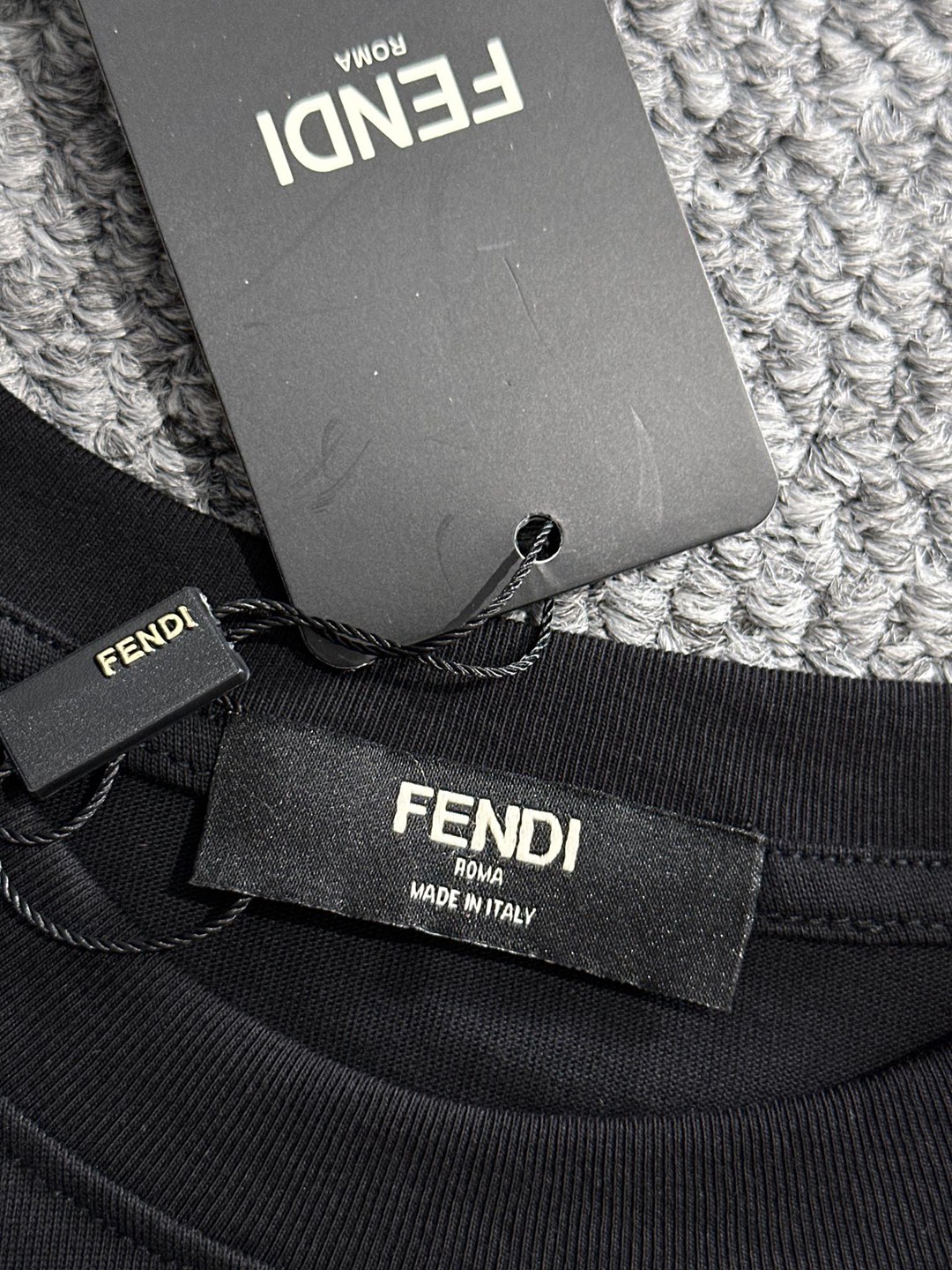 頂級版本FENDI芬迪印花圖案高仿短袖衣服黑色打底衫