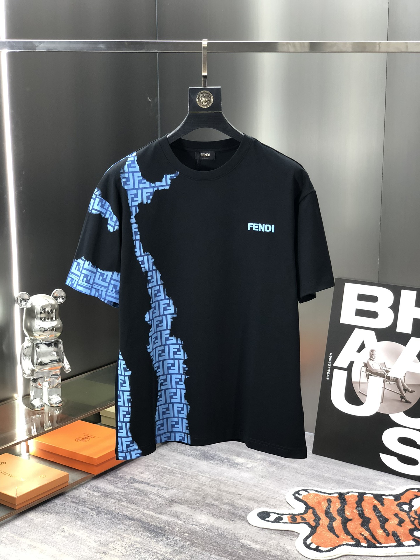 太帥氣的撞色印花芬迪FENDI2024新品高仿圓領T恤衫男