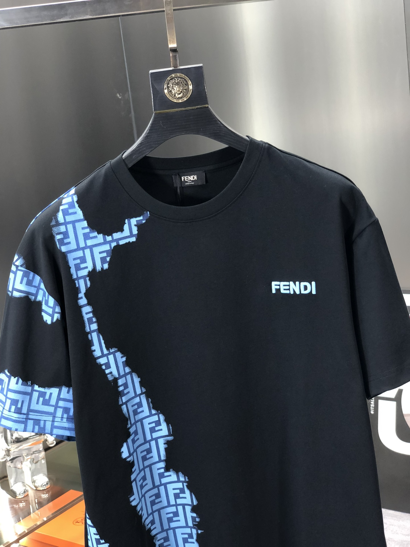 太帥氣的撞色印花芬迪FENDI2024新品高仿圓領T恤衫男
