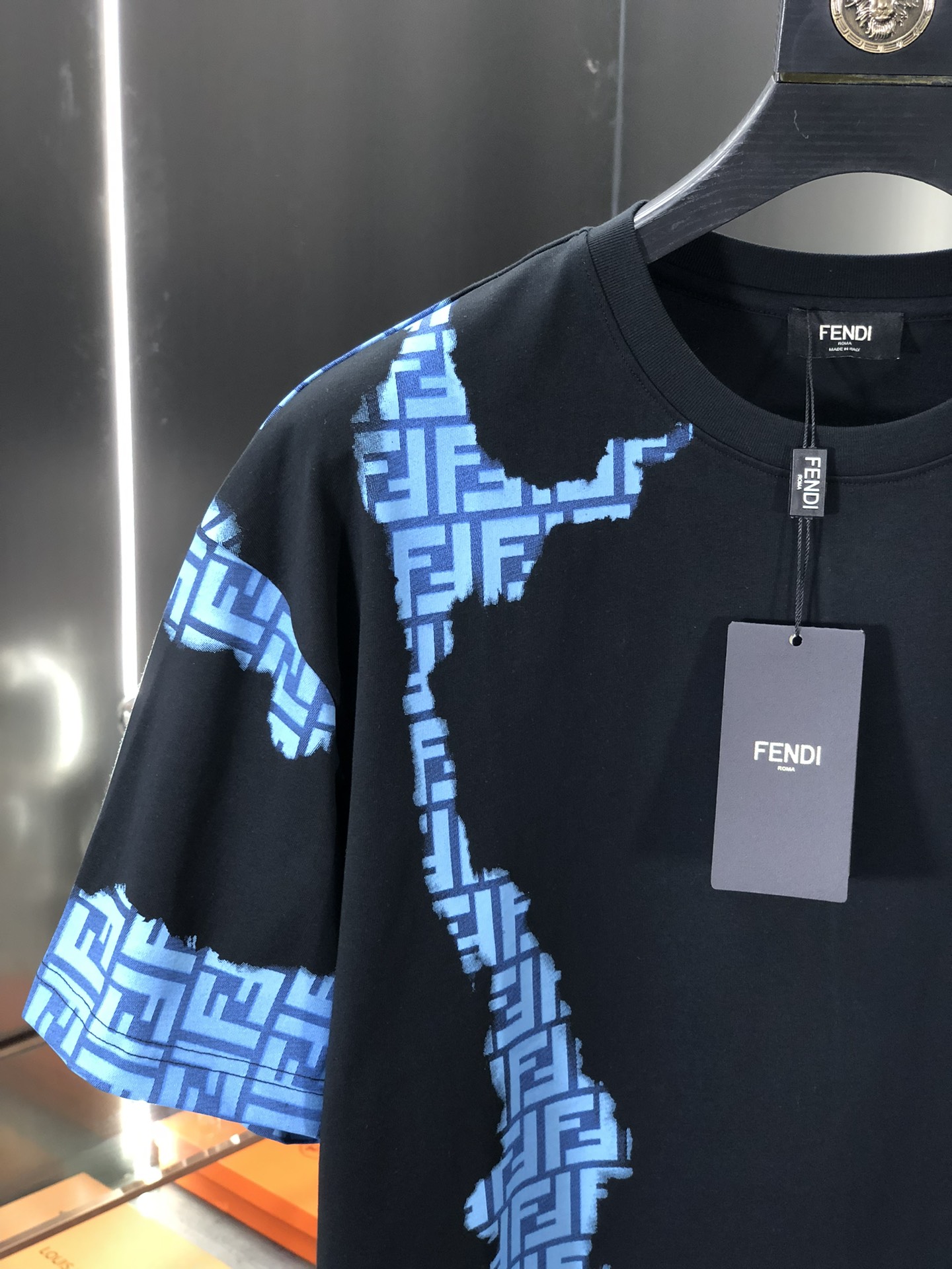 太帥氣的撞色印花芬迪FENDI2024新品高仿圓領T恤衫男