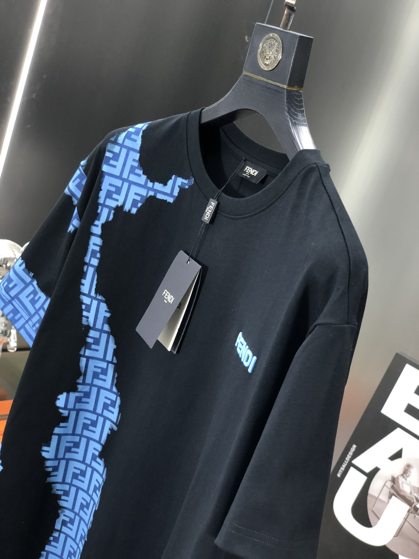 太帥氣的撞色印花芬迪FENDI2024新品高仿圓領T恤衫男