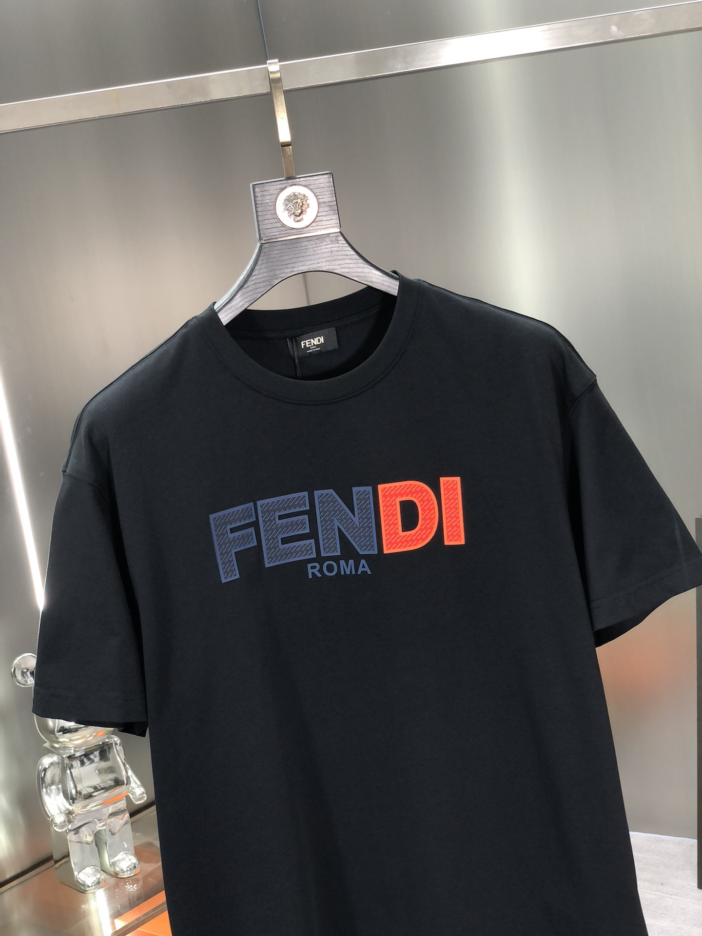 完美的黑色FENDI芬迪高仿圓領短袖T恤衫專櫃同步