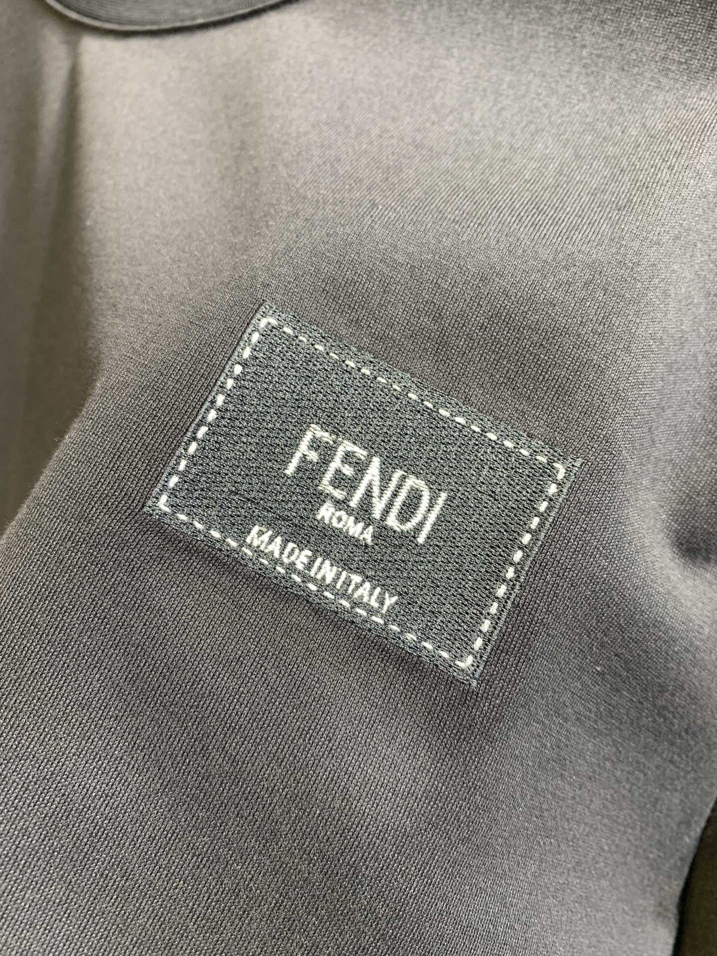 新品專櫃同步 胸前刺繡logo圓領短袖T恤 男裝高仿
