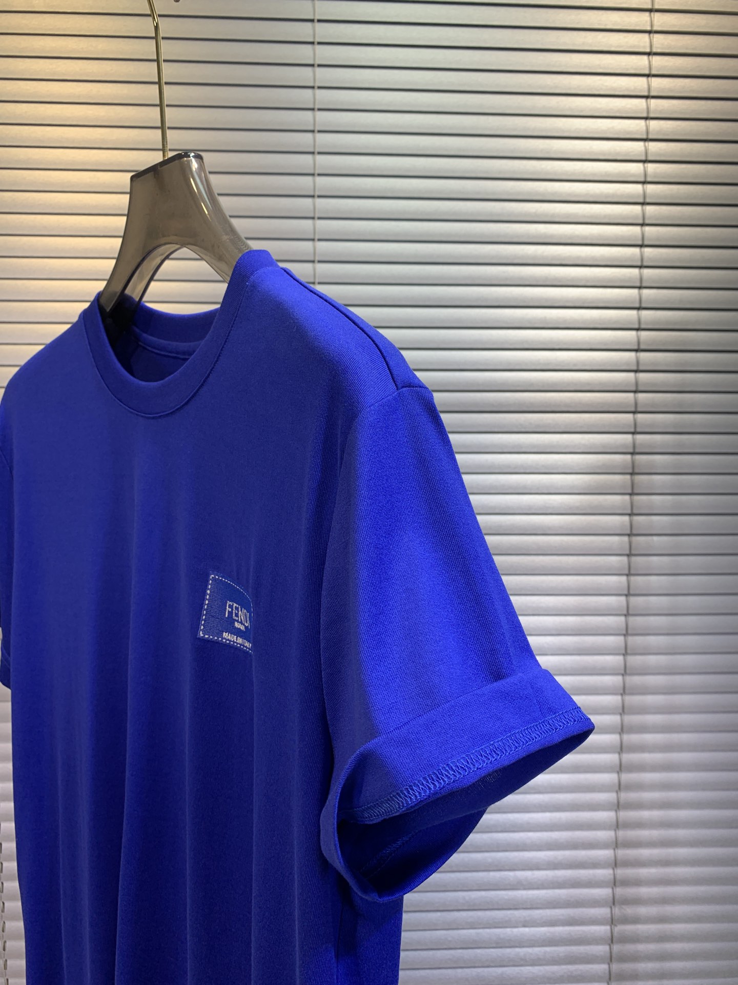 醒目的藍色 芬迪圓領短袖T恤男裝高仿修身衣服