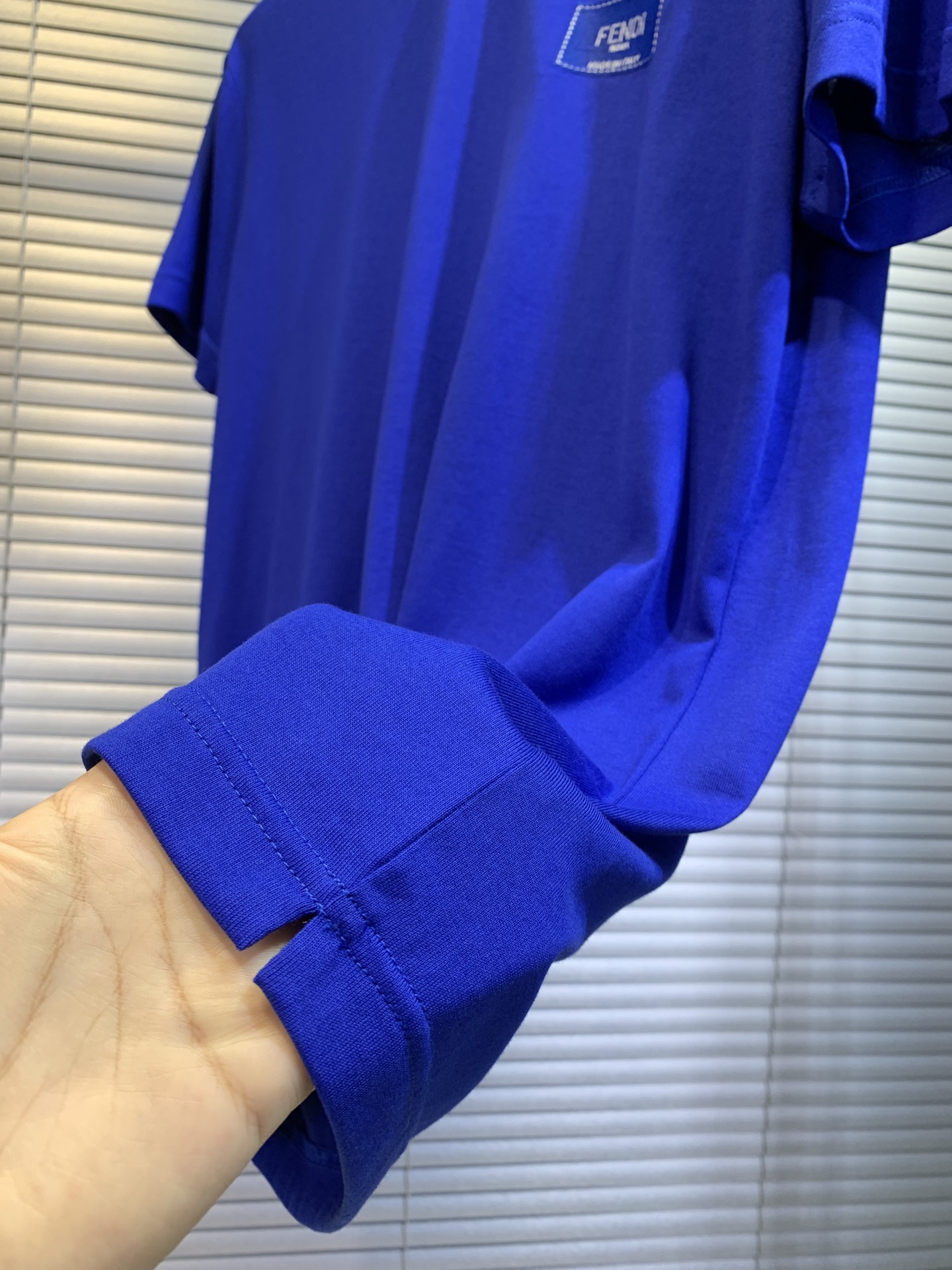 醒目的藍色 芬迪圓領短袖T恤男裝高仿修身衣服
