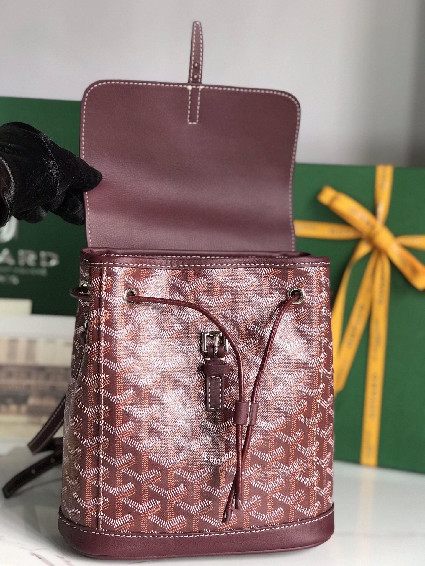 高仿奢侈品GOYARD高雅德包 Goyardine帆布 Alpin迷你雙肩包揹包 酒紅