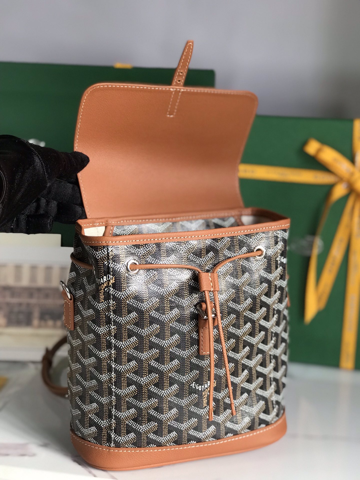 高仿奢侈品GOYARD高雅德包 Goyardine帆布 Alpin迷你雙肩包揹包 黑棕