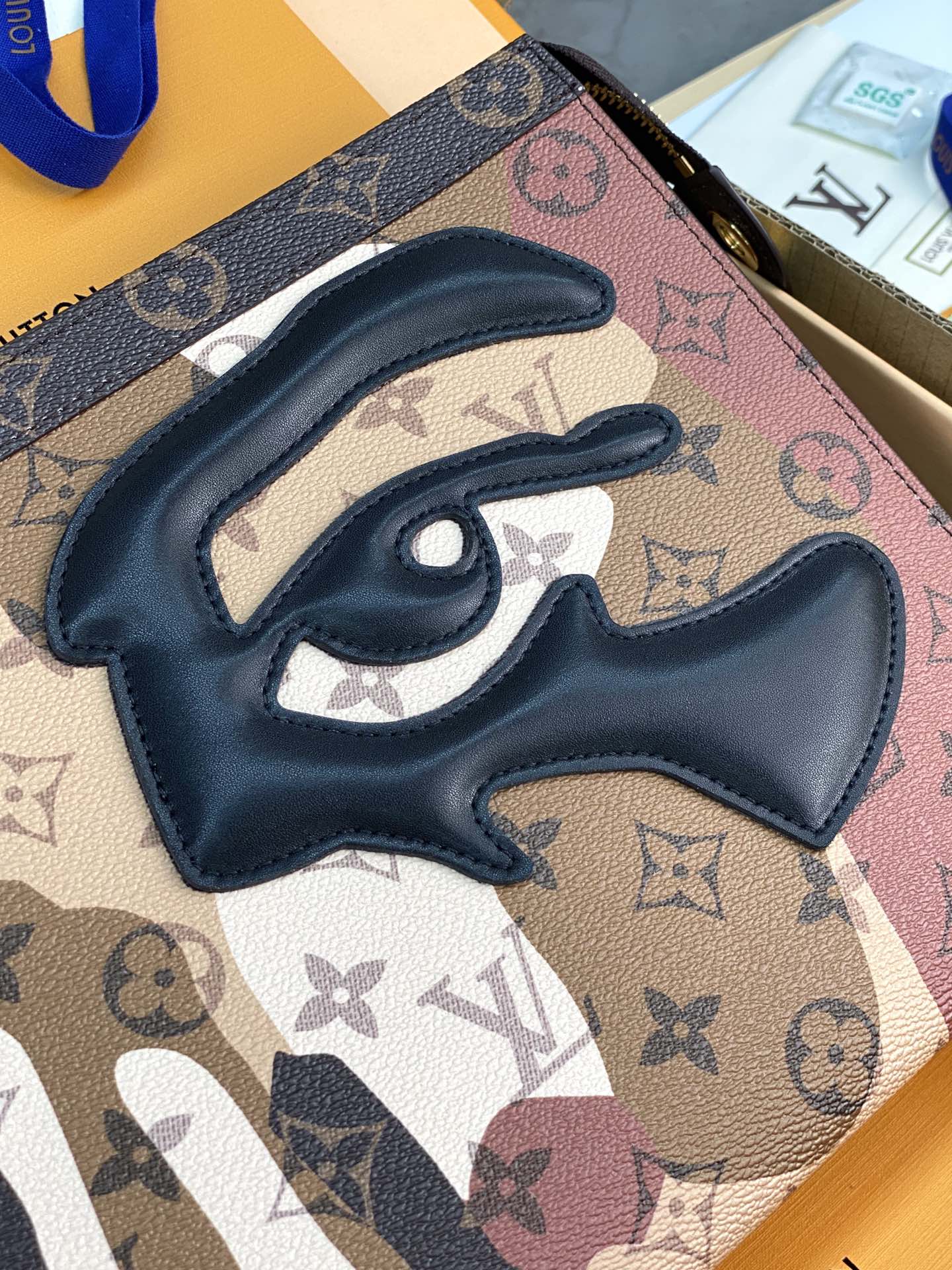 M82589 老花 LV 頂級原單手拿包 Pochette Voyage 系列