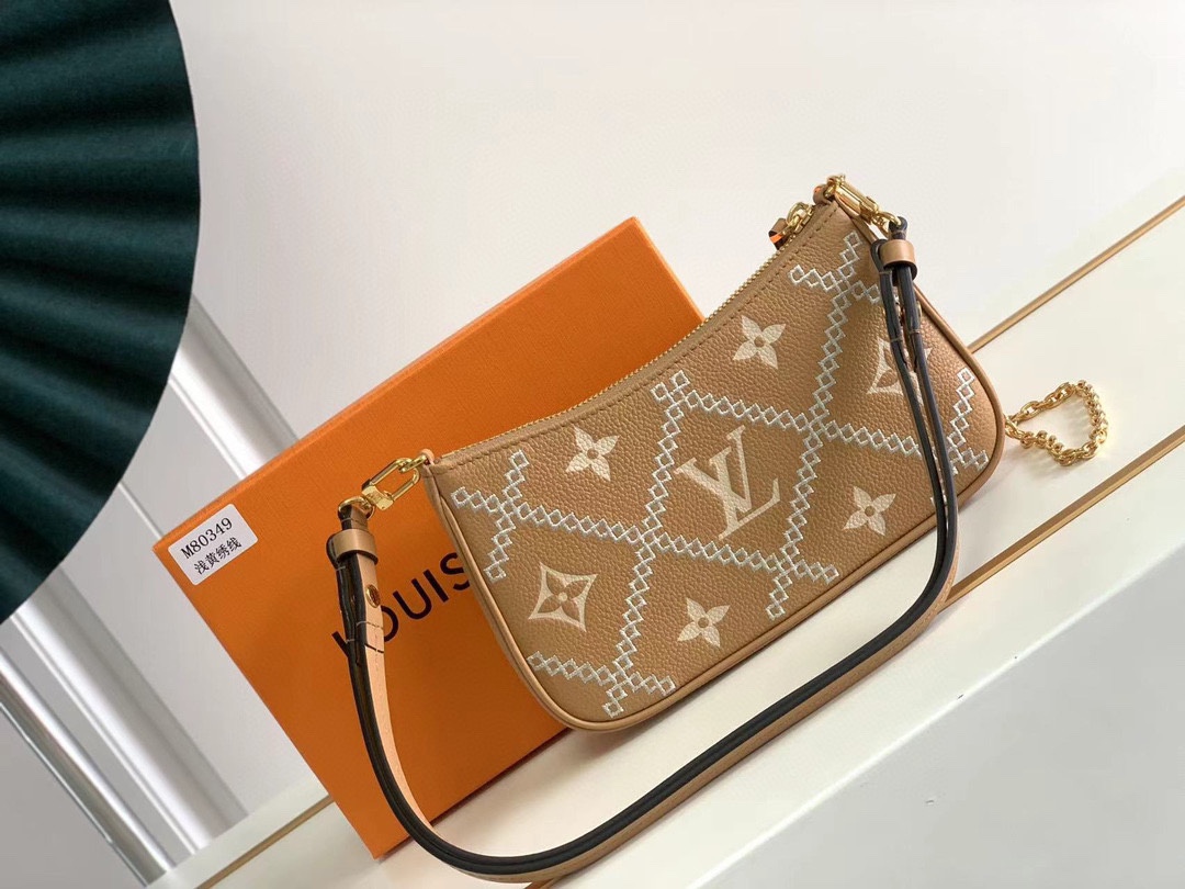 M80349路易威登 LV頂級高仿手提袋 Easy Pouch On Strap