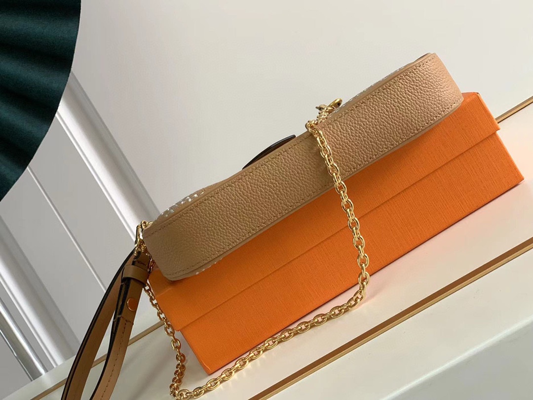 M80349路易威登 LV頂級高仿手提袋 Easy Pouch On Strap