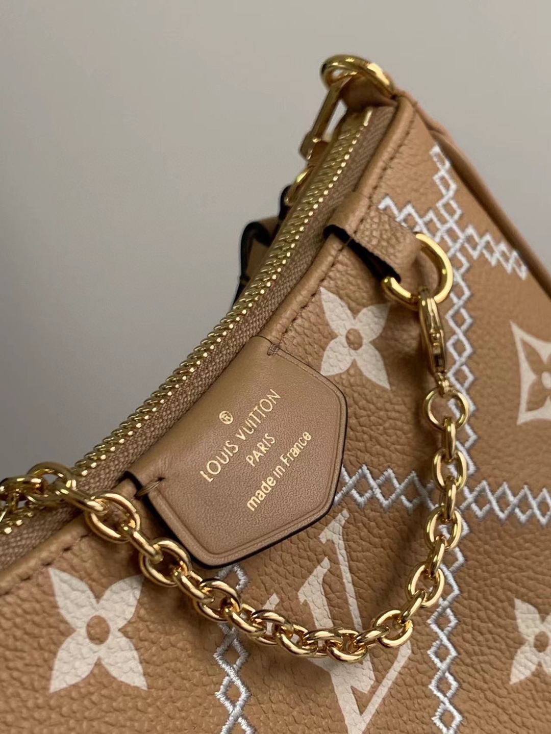 M80349路易威登 LV頂級高仿手提袋 Easy Pouch On Strap