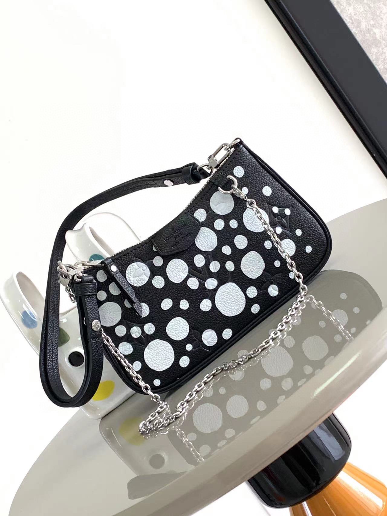 M81908 LV原單復刻單肩包手提包 Easy Pouch On Strap