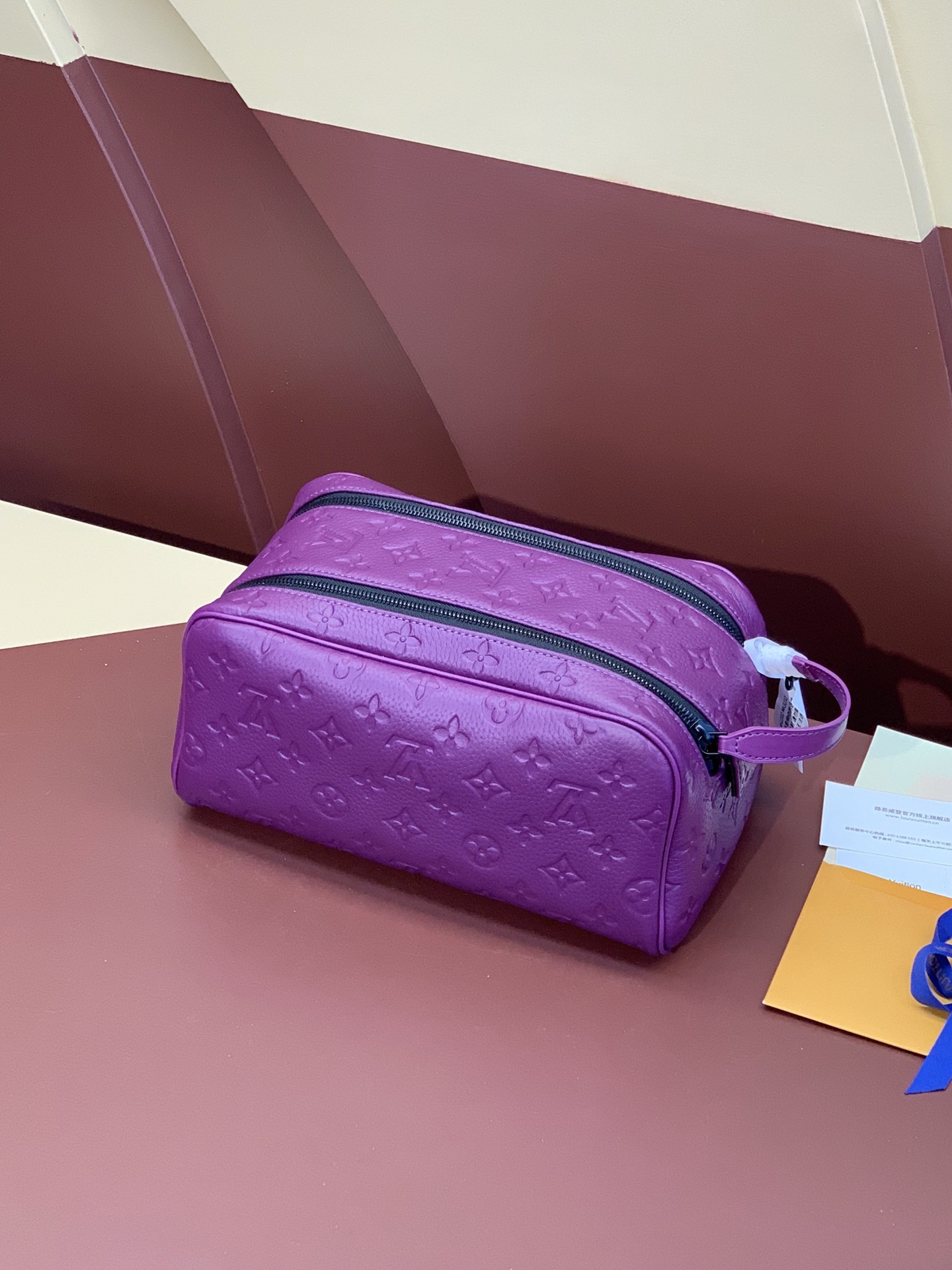 M82576 壓花紫色 Dopp Kit Taurillon 皮革 LVA貨包包