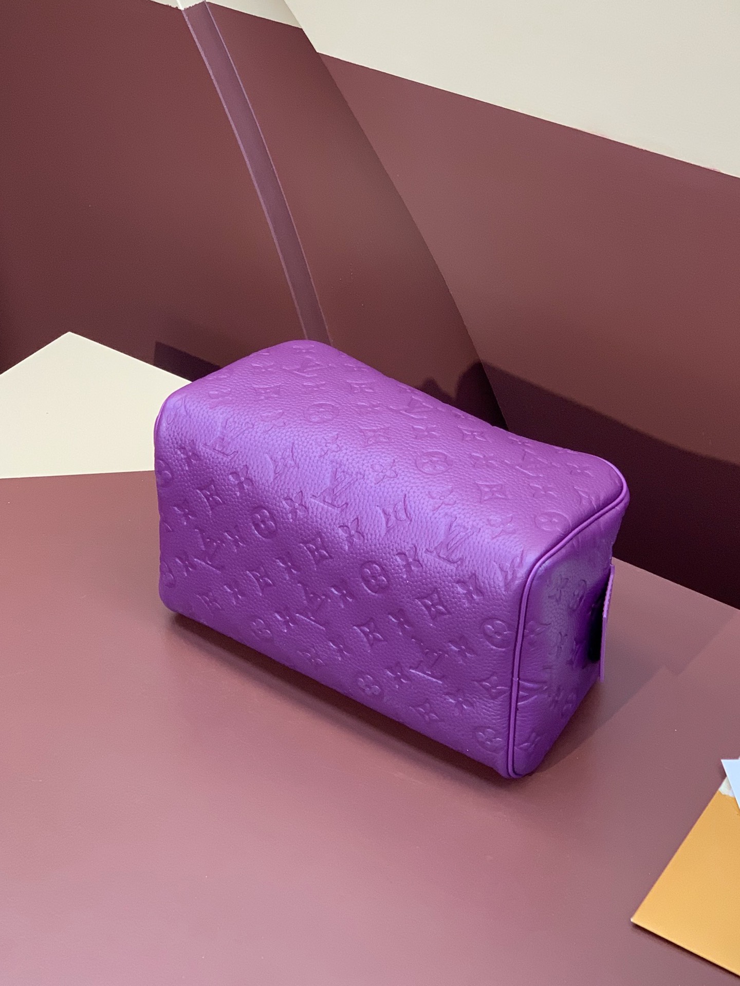 M82576 壓花紫色 Dopp Kit Taurillon 皮革 LVA貨包包