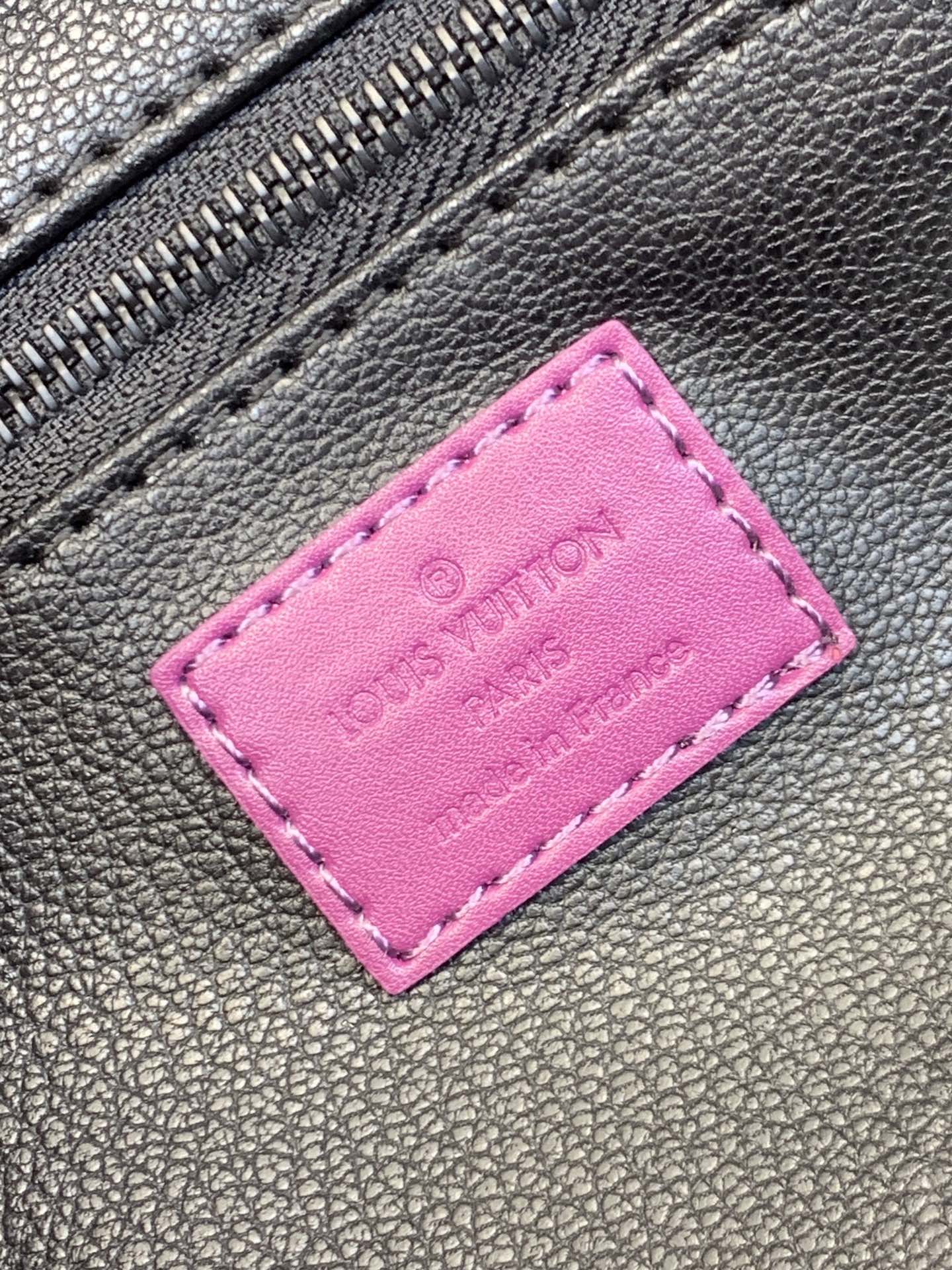 M82576 壓花紫色 Dopp Kit Taurillon 皮革 LVA貨包包