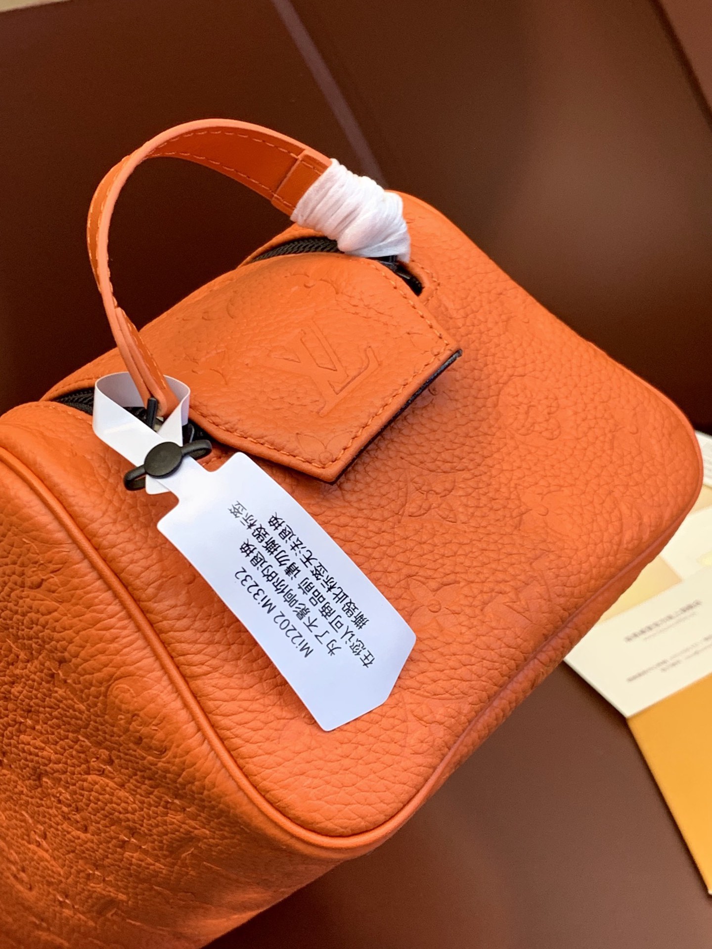 M82576壓花橙色 牛皮材質 LVA貨包包
