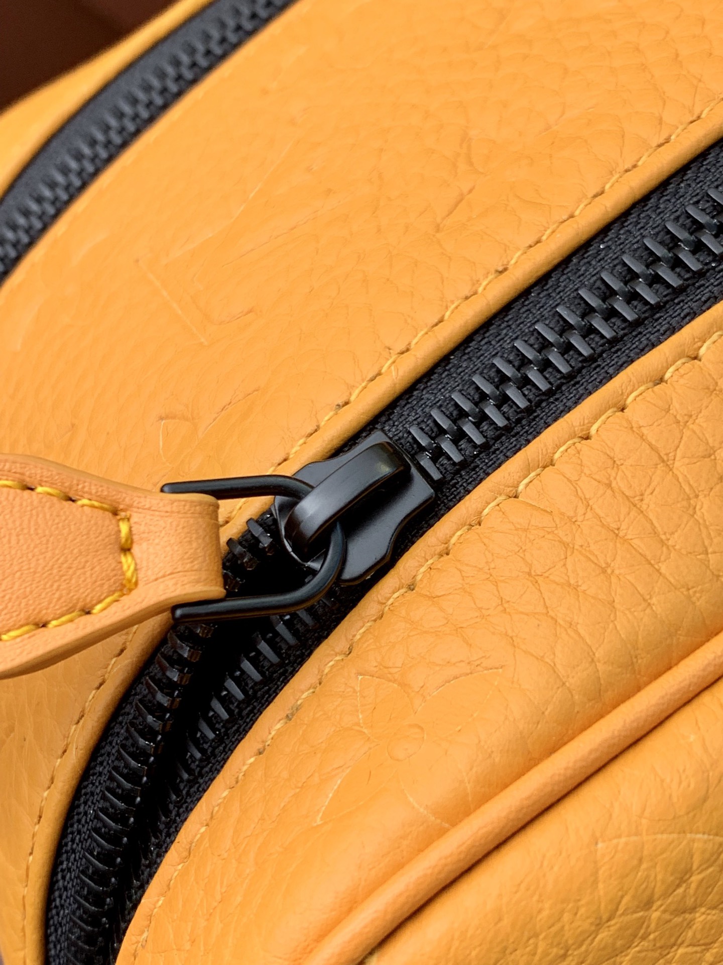 M82576 Louis Vuitton 壓花黃色 牛皮材質 高仿精品包包