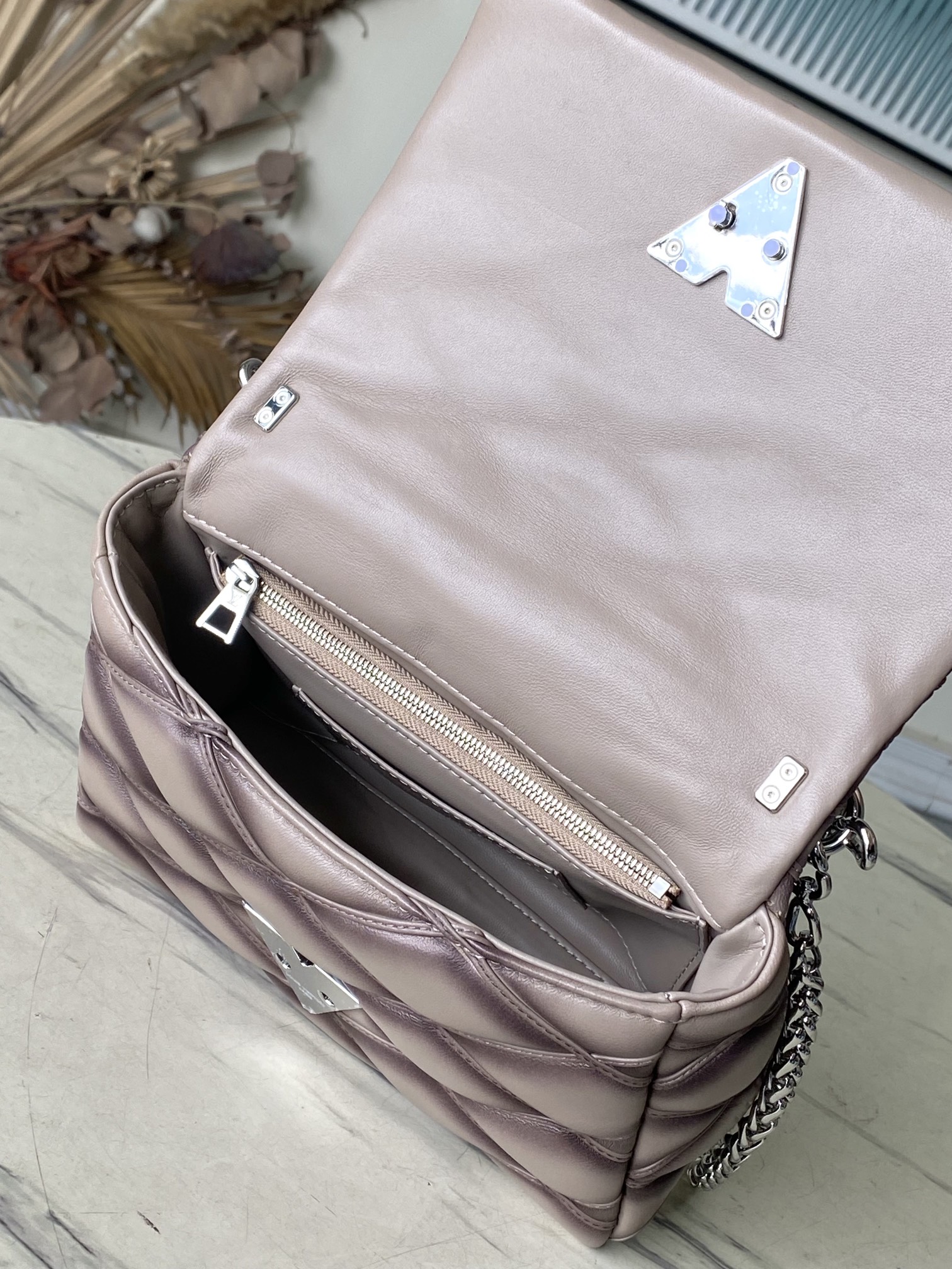 M23045 Louis Vuitton 原單一比一復刻包包 銀灰色
