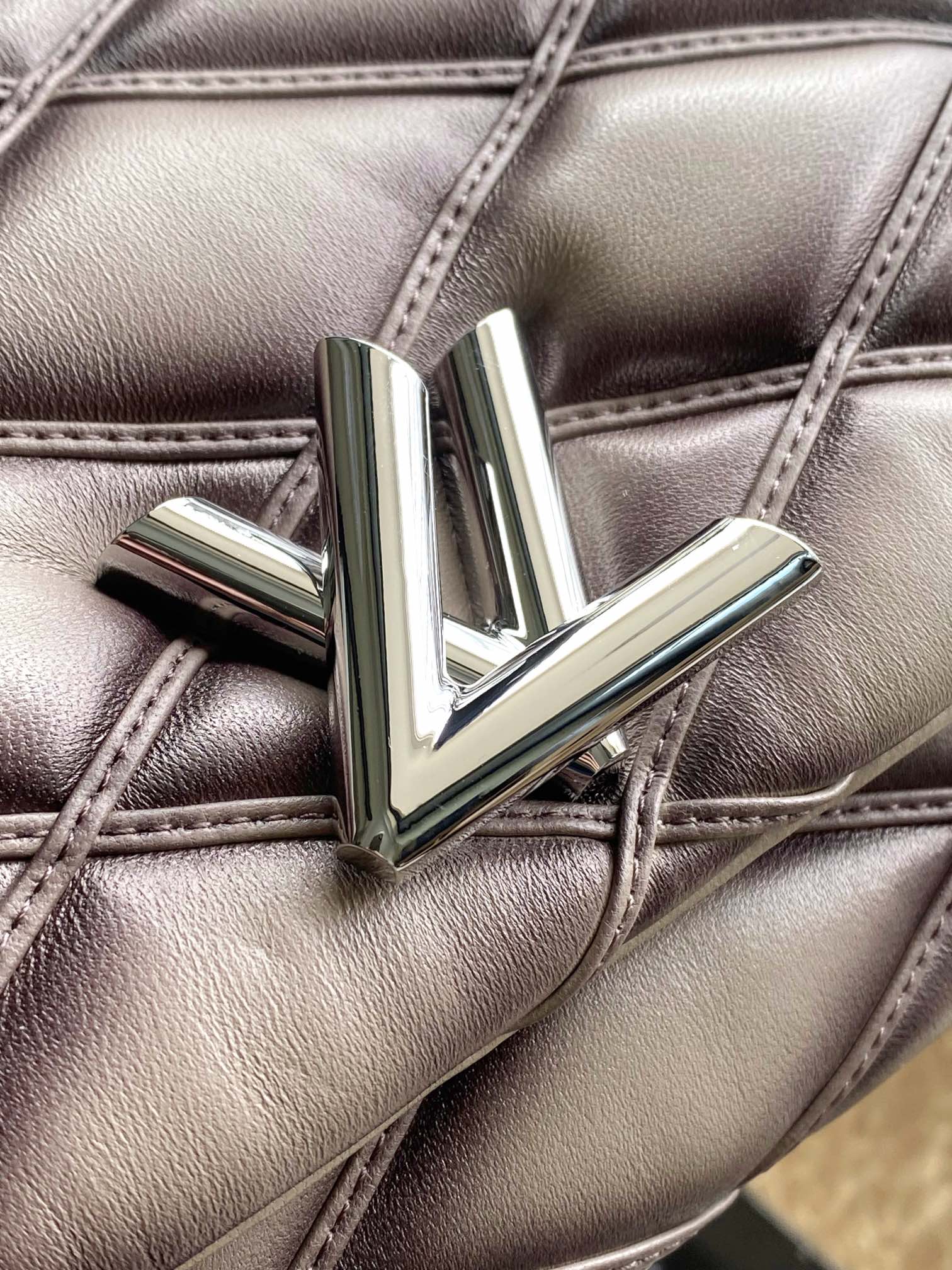 M23045 Louis Vuitton 原單一比一復刻包包 銀灰色
