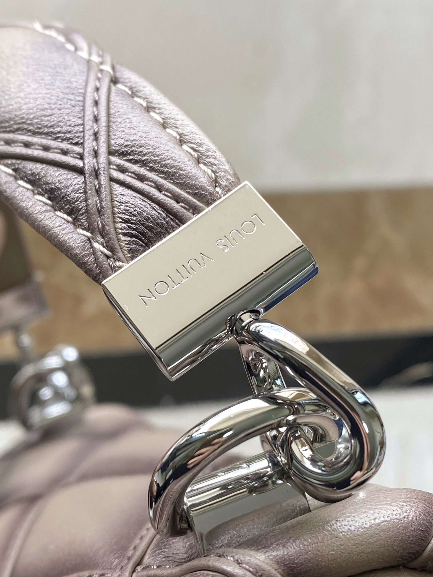 M23045 Louis Vuitton 原單一比一復刻包包 銀灰色