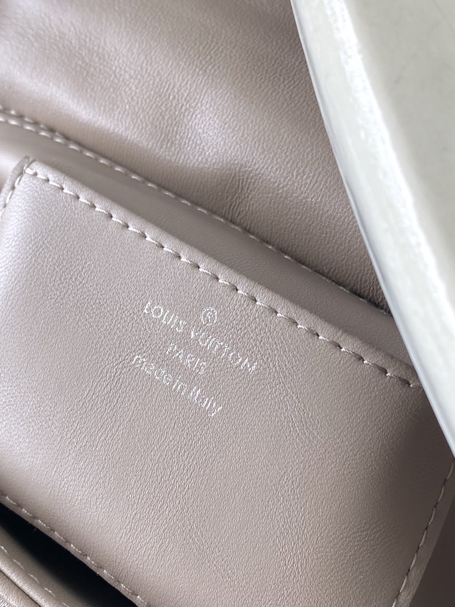 M23045 Louis Vuitton 原單一比一復刻包包 銀灰色