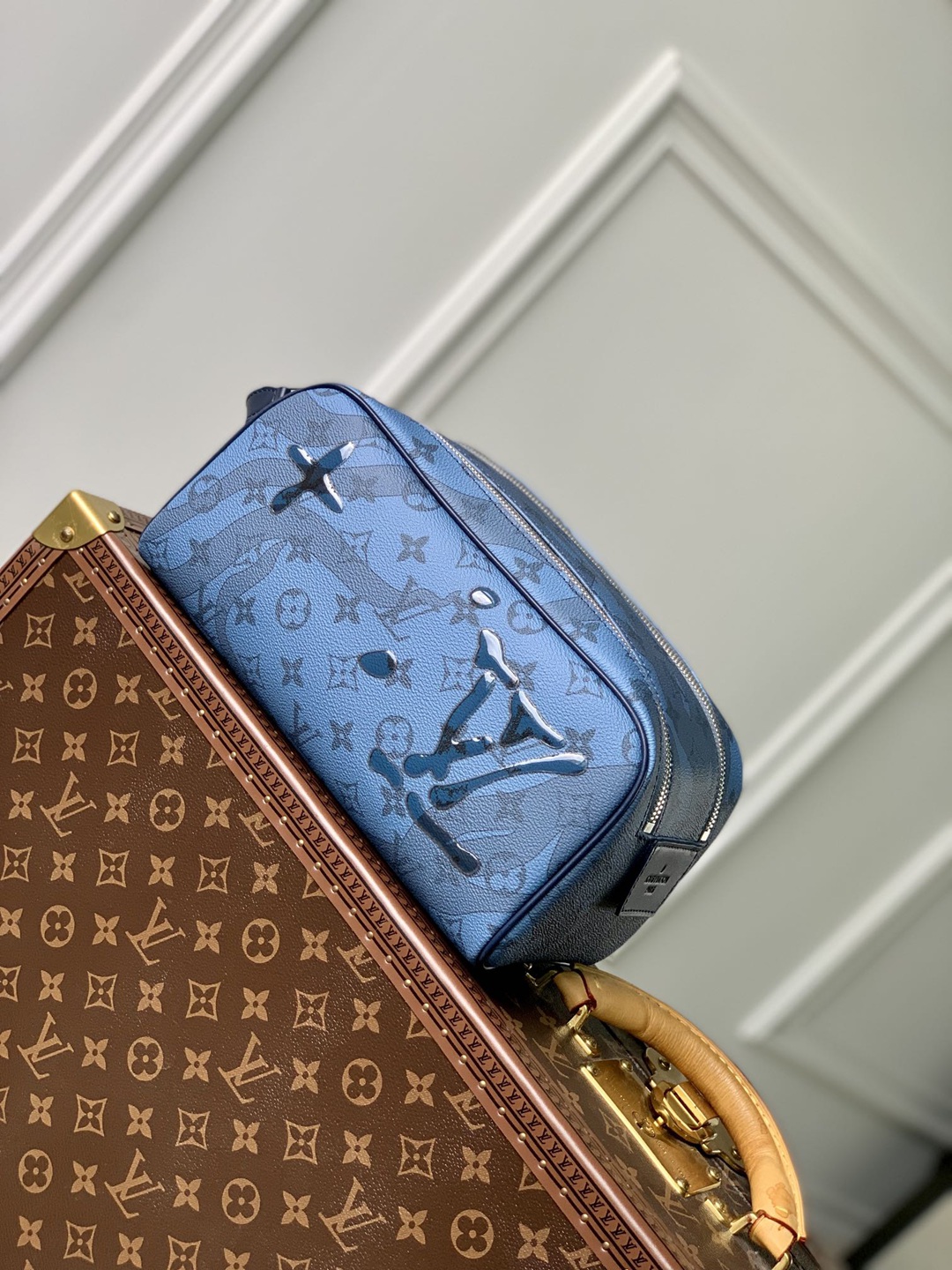 M82337LV原單 Dopp Kit 水滴系列洗漱包 單肩包
