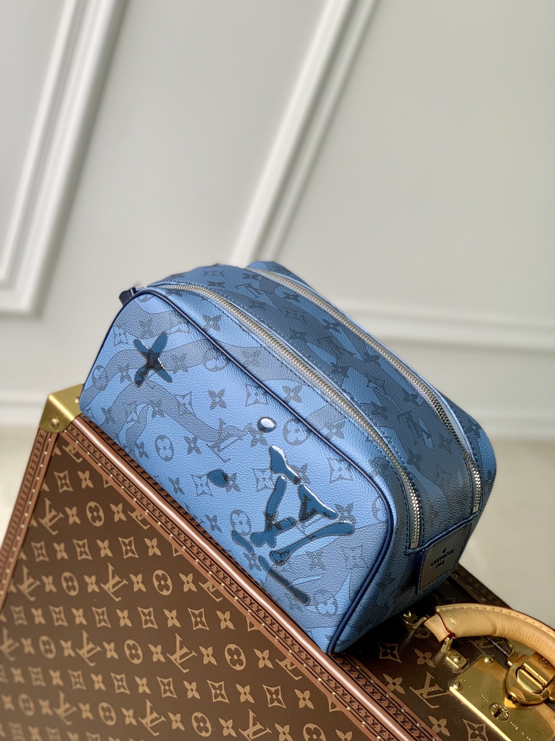M82337LV原單 Dopp Kit 水滴系列洗漱包 單肩包