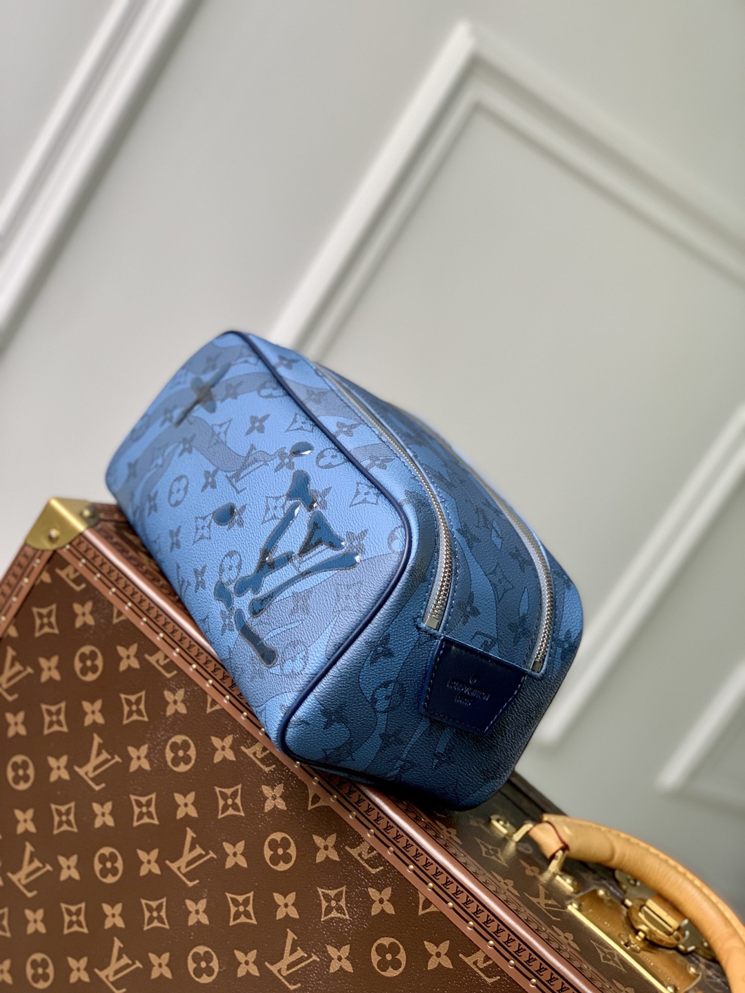 M82337LV原單 Dopp Kit 水滴系列洗漱包 單肩包