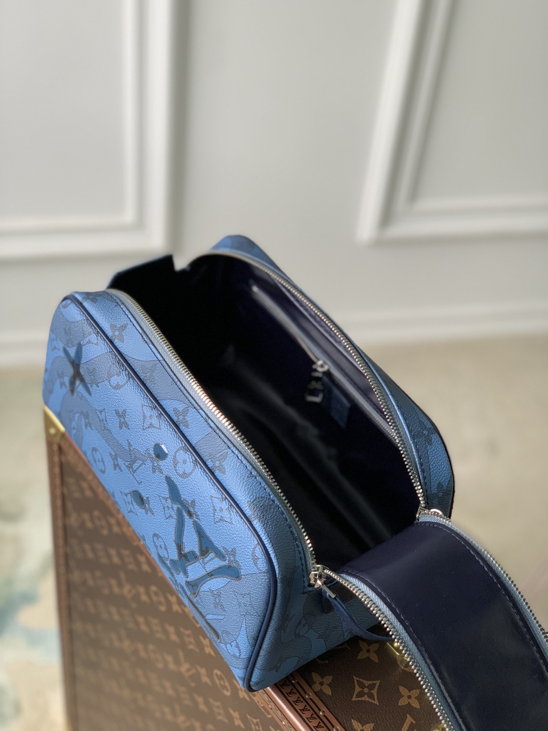 M82337LV原單 Dopp Kit 水滴系列洗漱包 單肩包