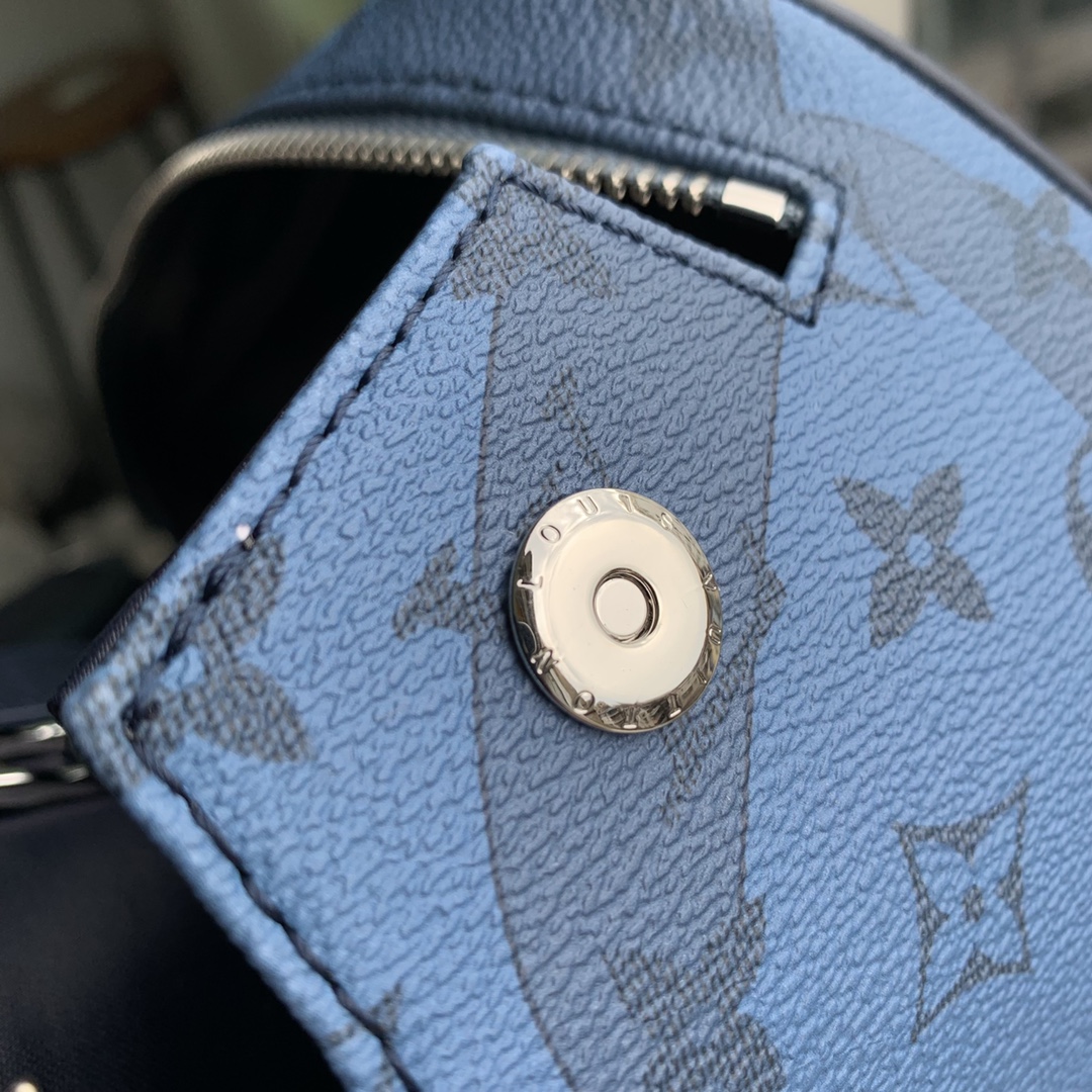 M82337LV原單 Dopp Kit 水滴系列洗漱包 單肩包