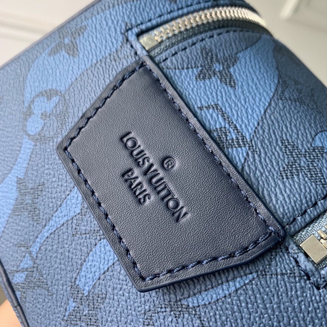 M82337LV原單 Dopp Kit 水滴系列洗漱包 單肩包
