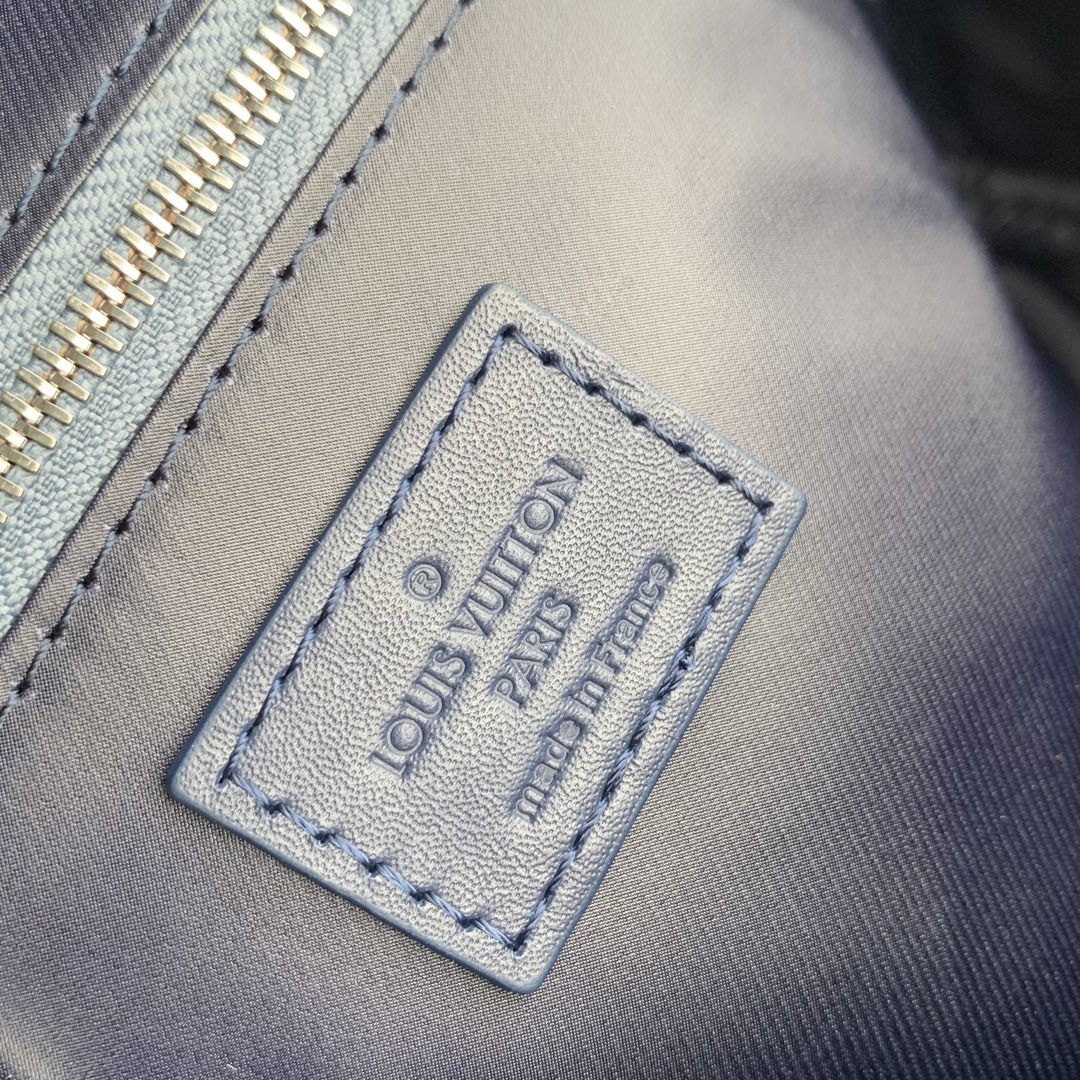 M82337LV原單 Dopp Kit 水滴系列洗漱包 單肩包