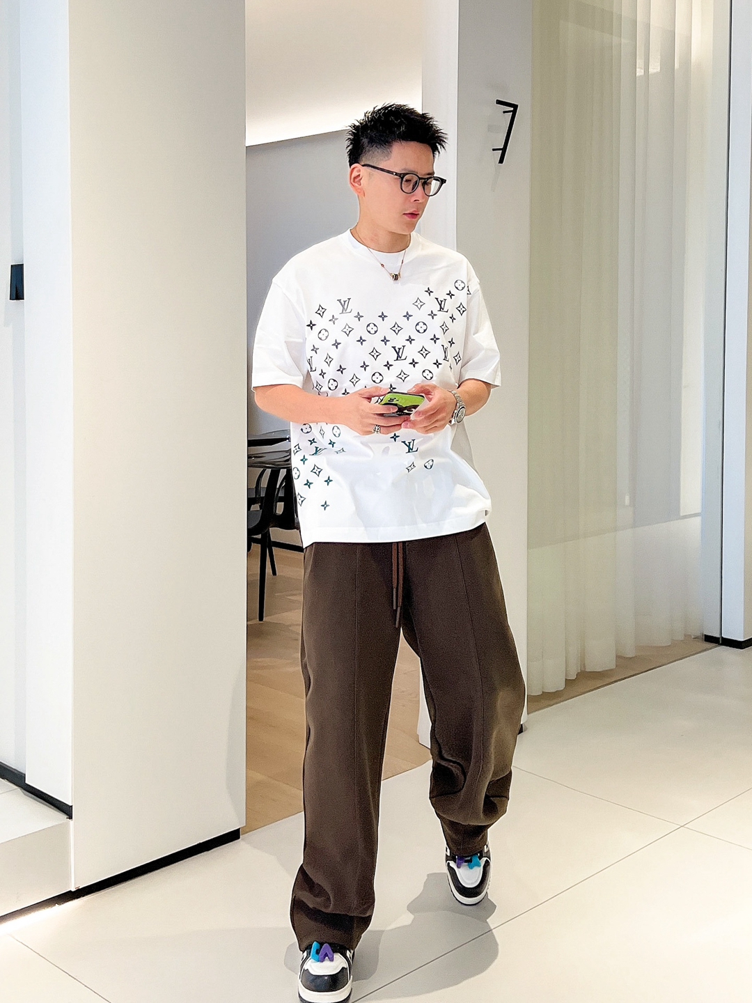 太帥氣了 經典白色 LV 一比一復刻衣服圓領短袖T恤男