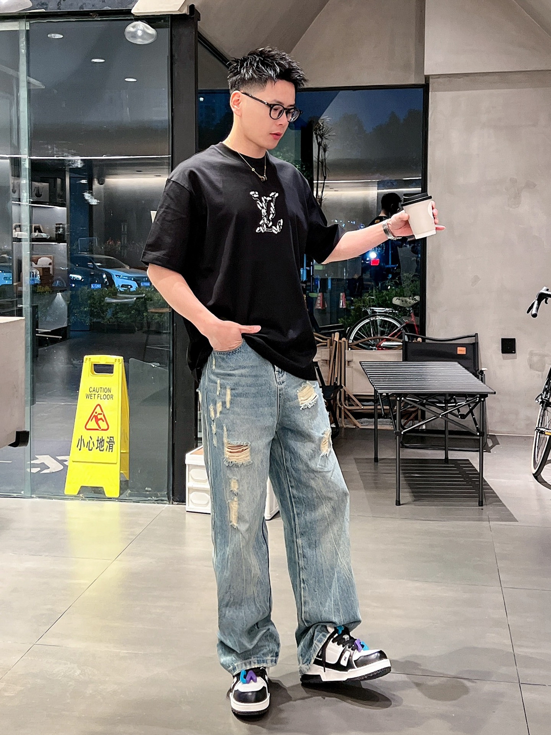 頂級高仿LV 黑色純棉印花短袖T恤 簡約大方