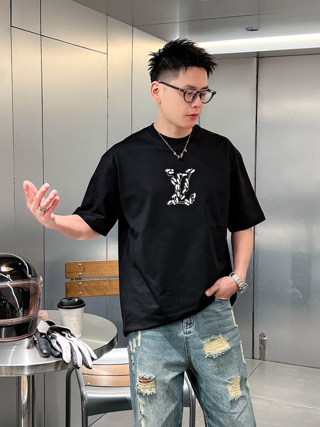 頂級高仿LV 黑色純棉印花短袖T恤 簡約大方