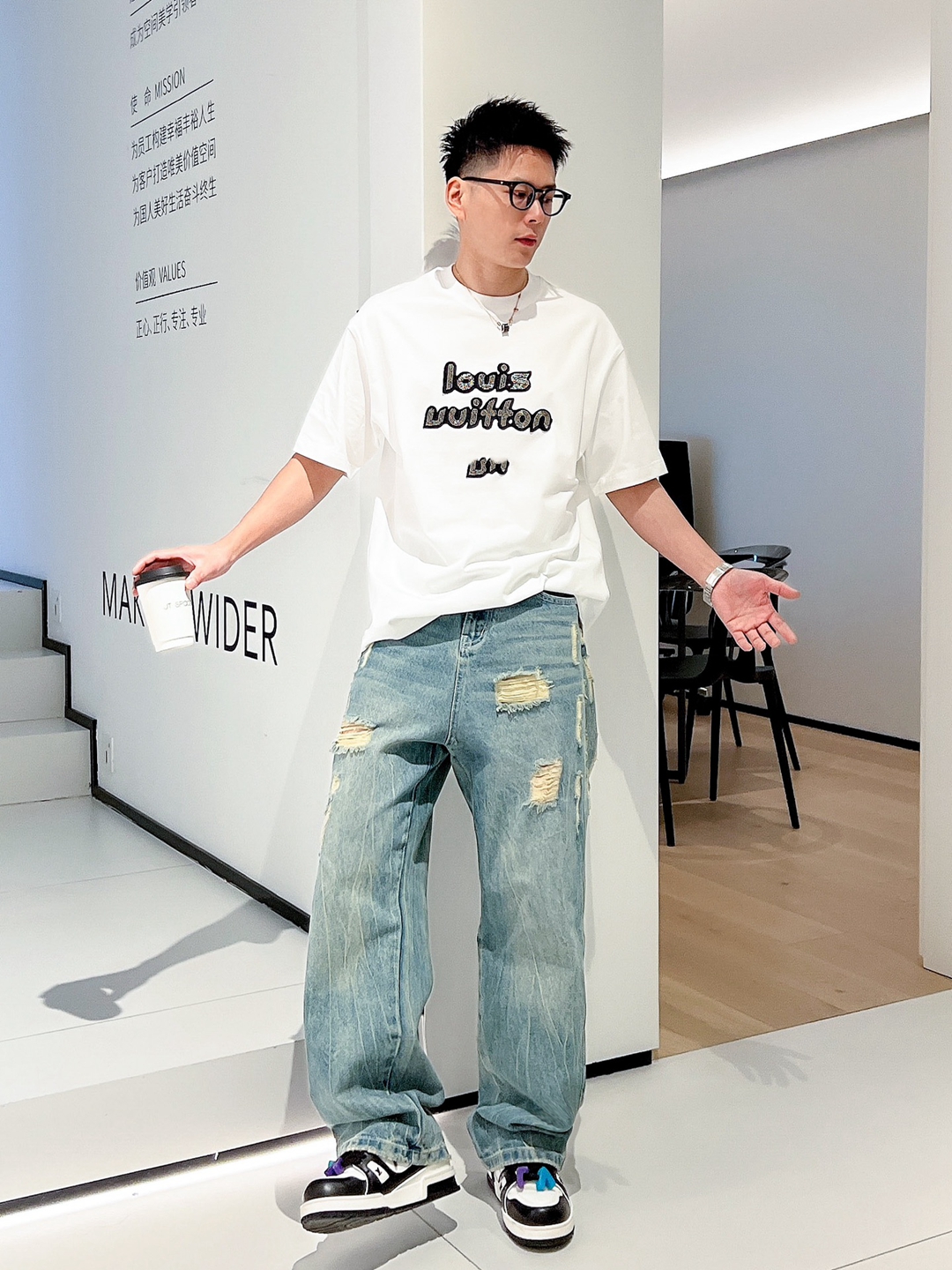 專櫃同步發售 一比一復刻 LV 圓領短袖T恤男女同款 白色