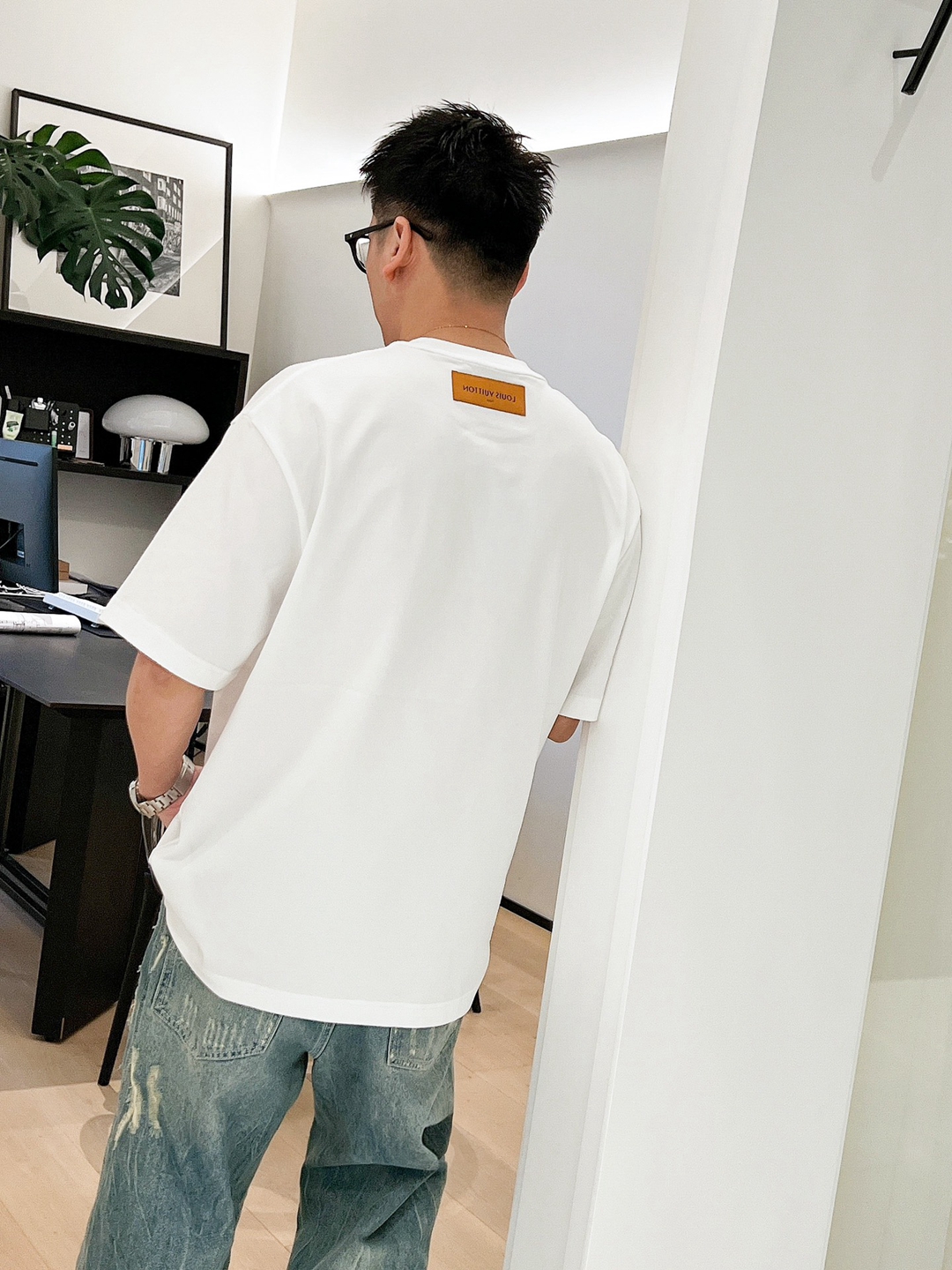 專櫃同步發售 一比一復刻 LV 圓領短袖T恤男女同款 白色