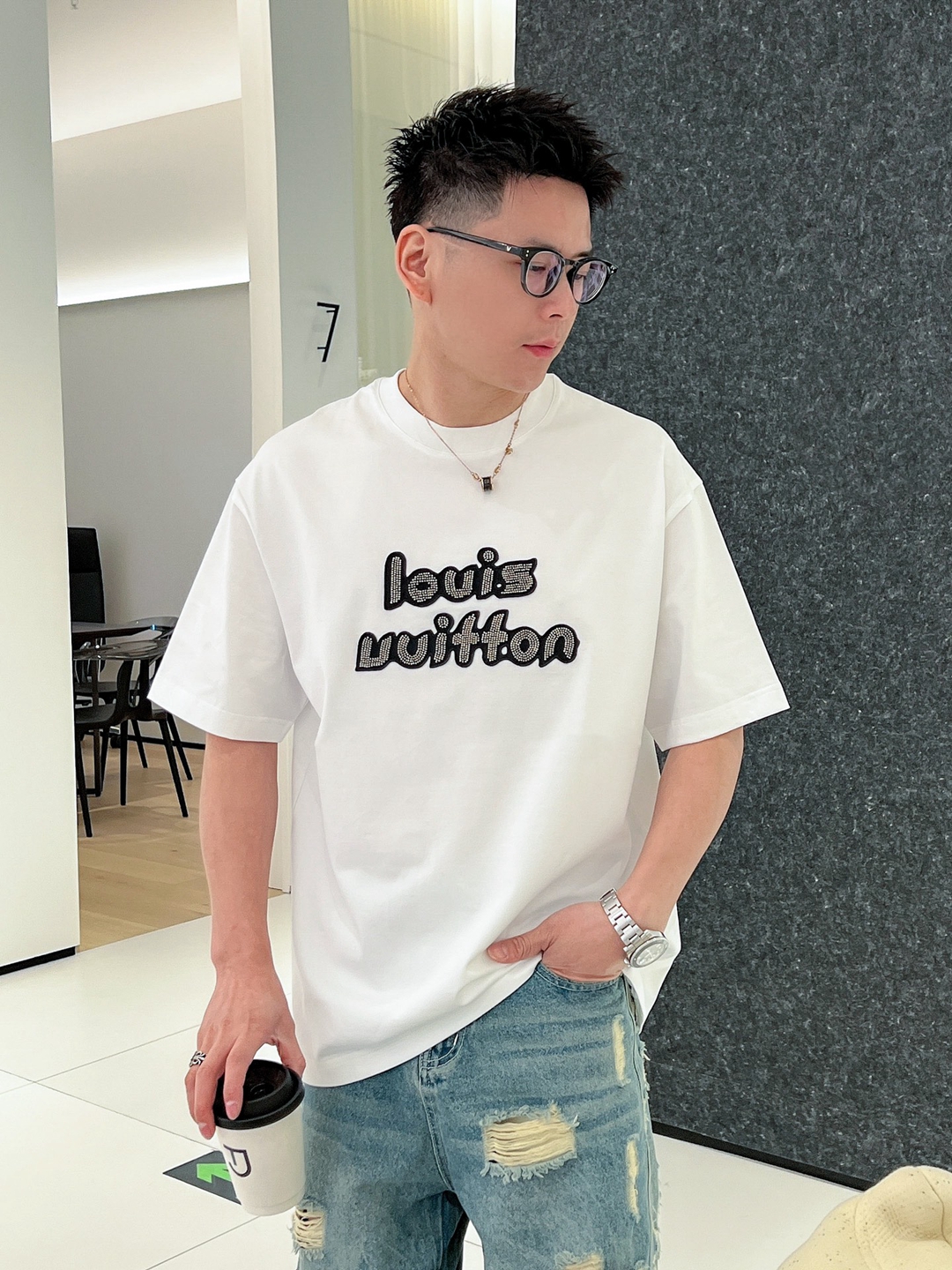 專櫃同步發售 一比一復刻 LV 圓領短袖T恤男女同款 白色
