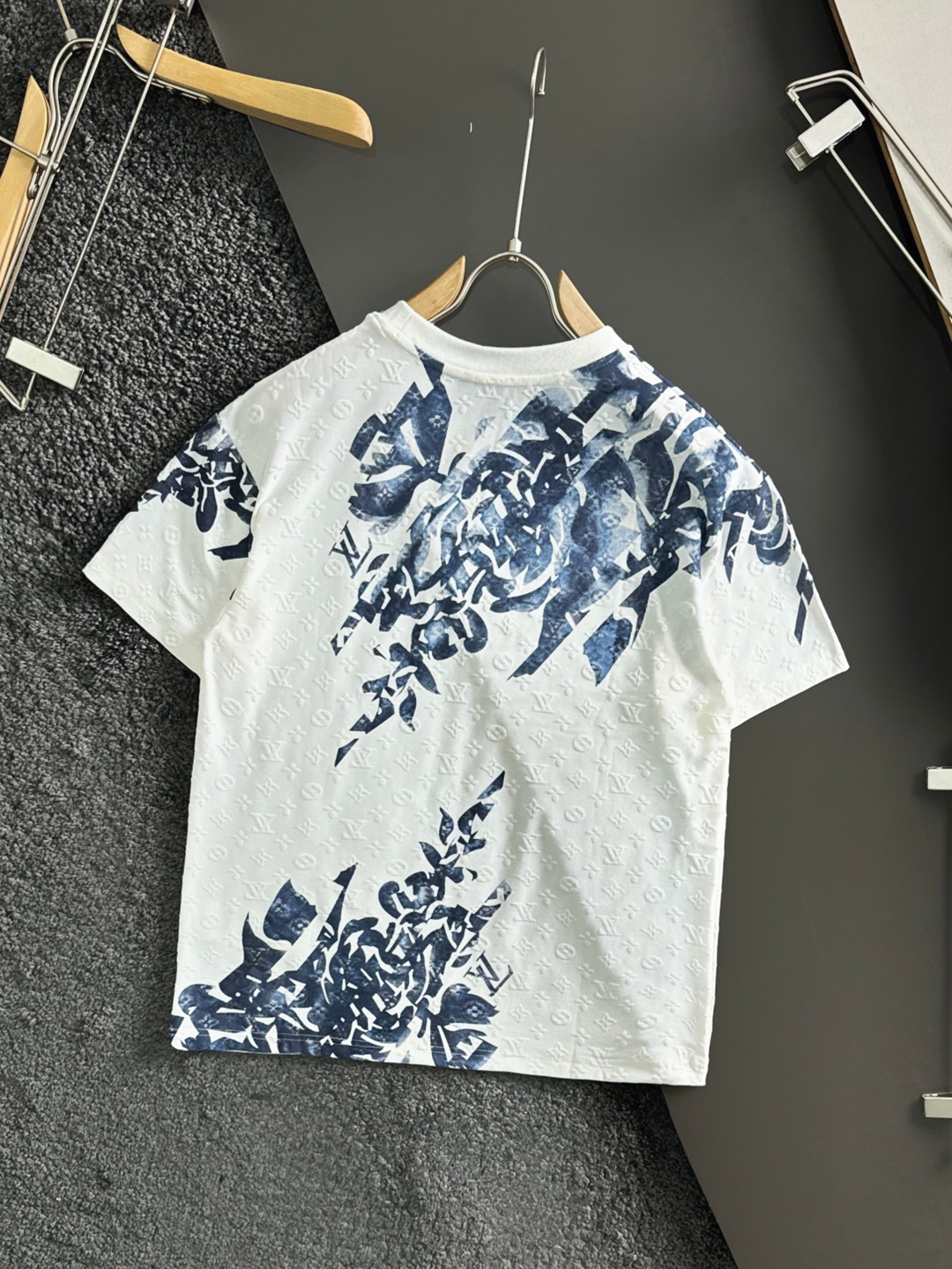 很精緻的印花 2024新品 LV 原單衣服 純棉圓領短袖T恤 白色
