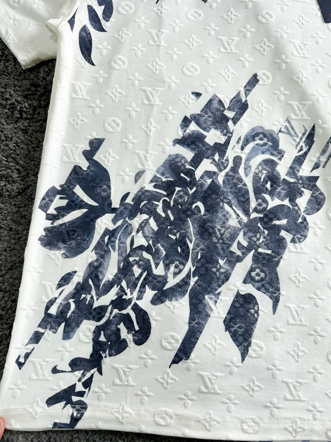 很精緻的印花 2024新品 LV 原單衣服 純棉圓領短袖T恤 白色