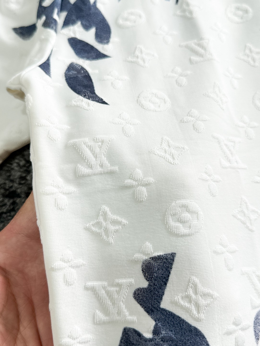很精緻的印花 2024新品 LV 原單衣服 純棉圓領短袖T恤 白色
