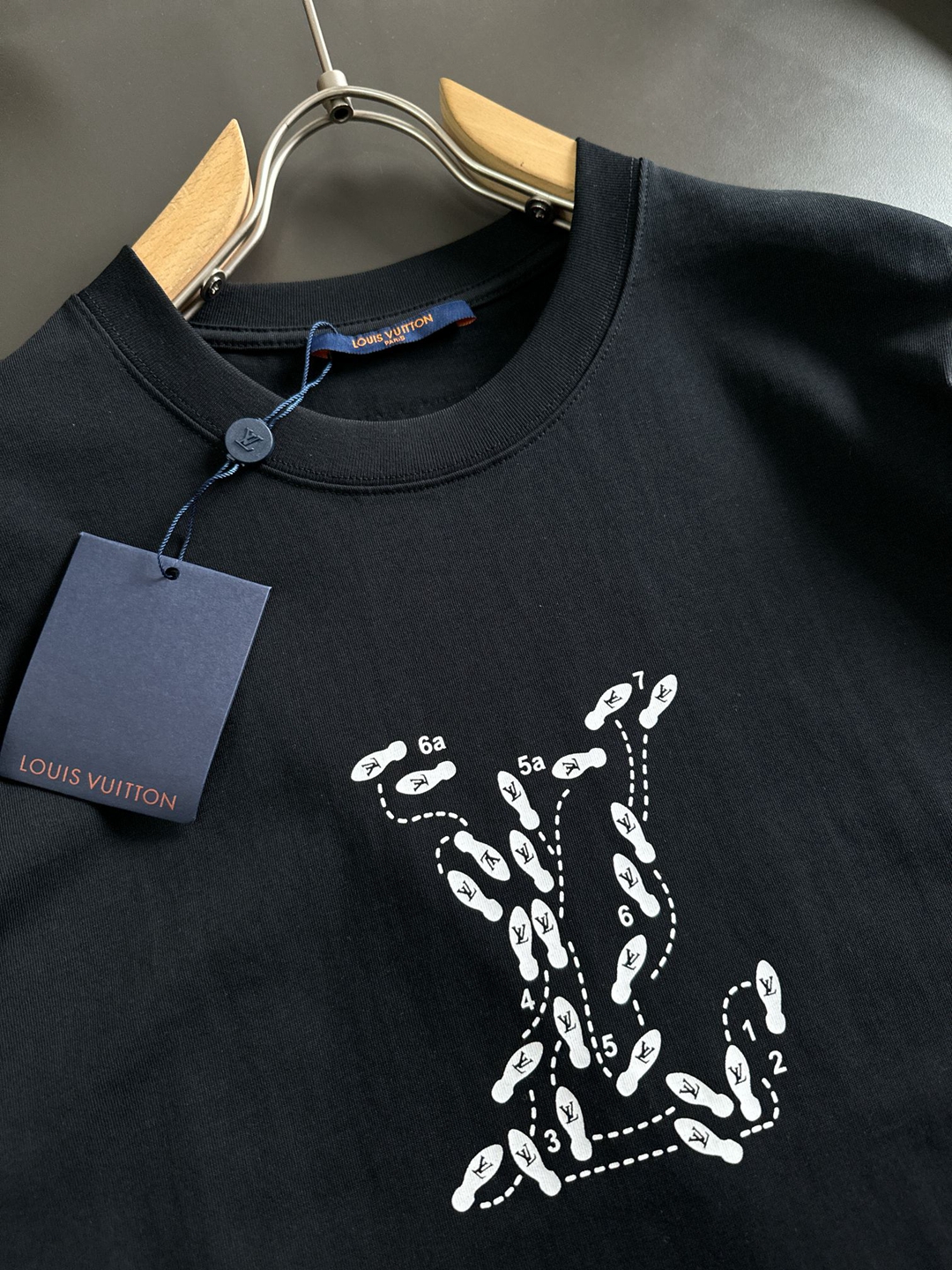 精緻設計 LV 原單服裝 純棉圓領短袖T恤黑色 2024新品