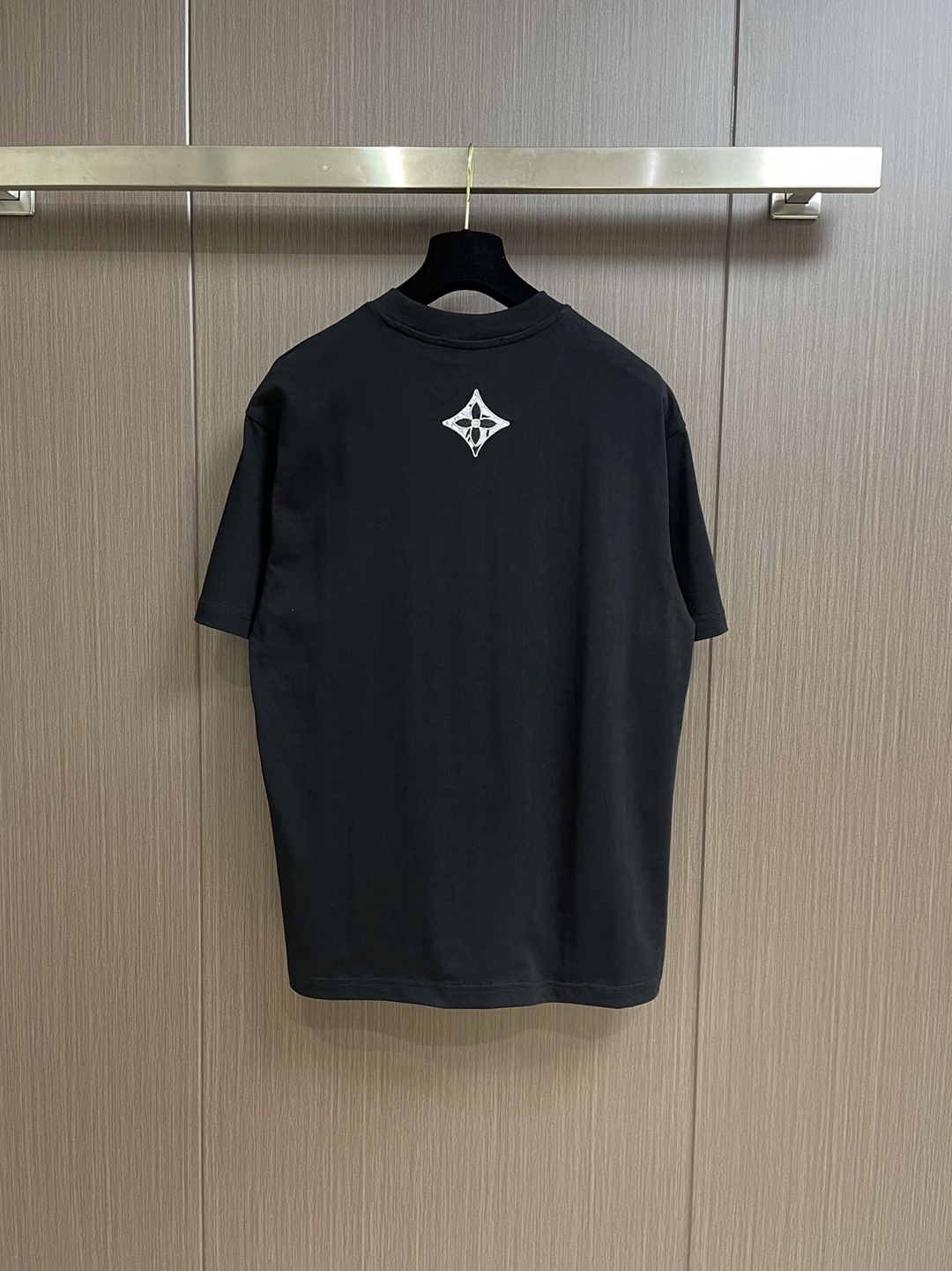 大logo設計 原廠出品 頂級原單高仿衣服 LV圓領短袖T恤 男女同款