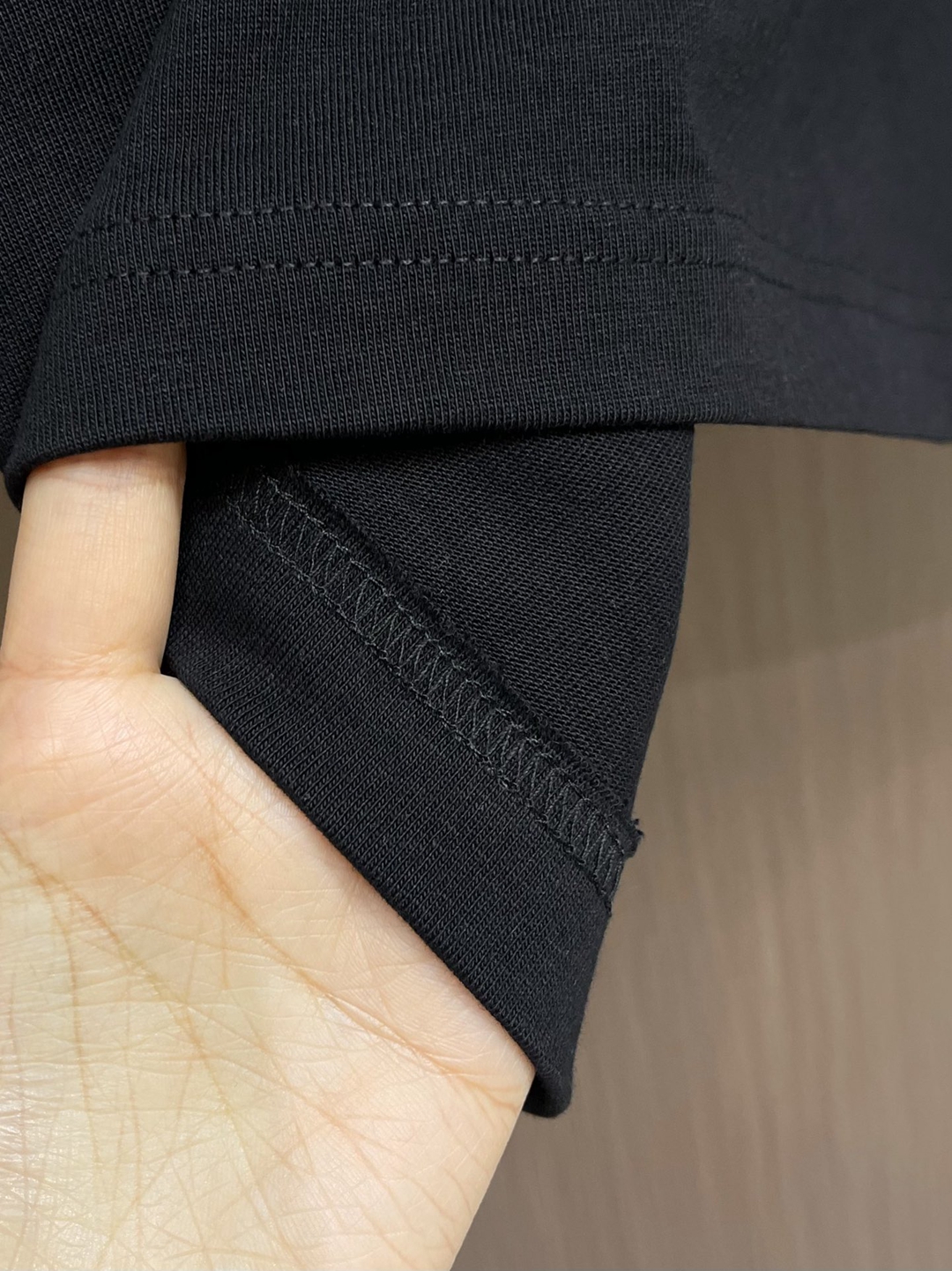 大logo設計 原廠出品 頂級原單高仿衣服 LV圓領短袖T恤 男女同款