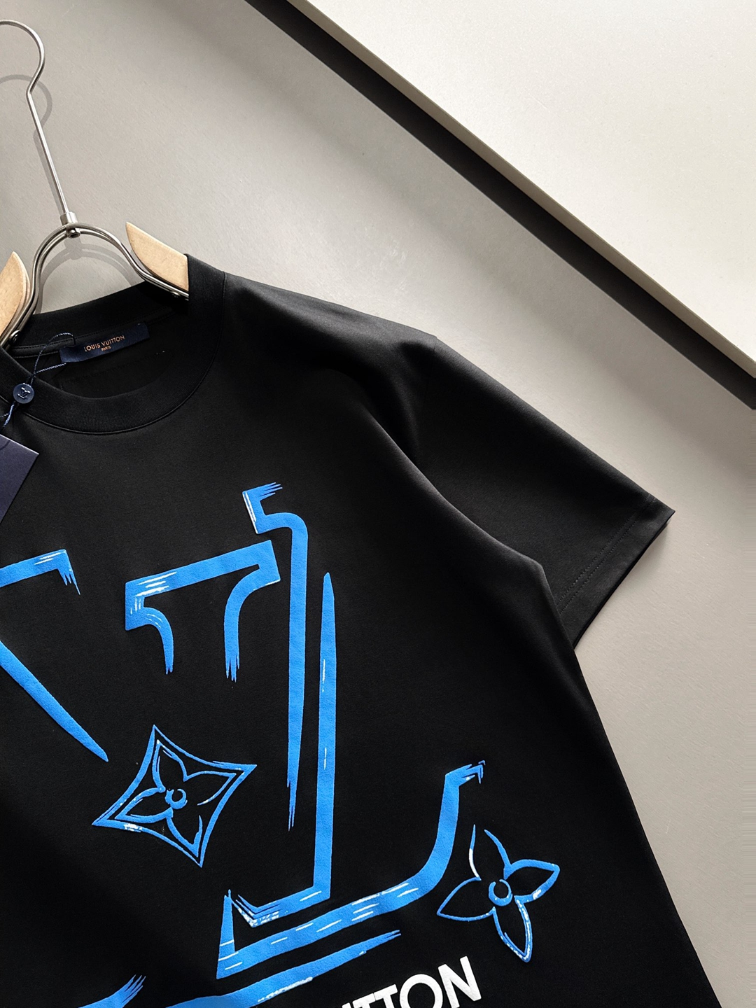 頂級高仿LV衣服 黑色純棉短袖T恤 批發零售店
