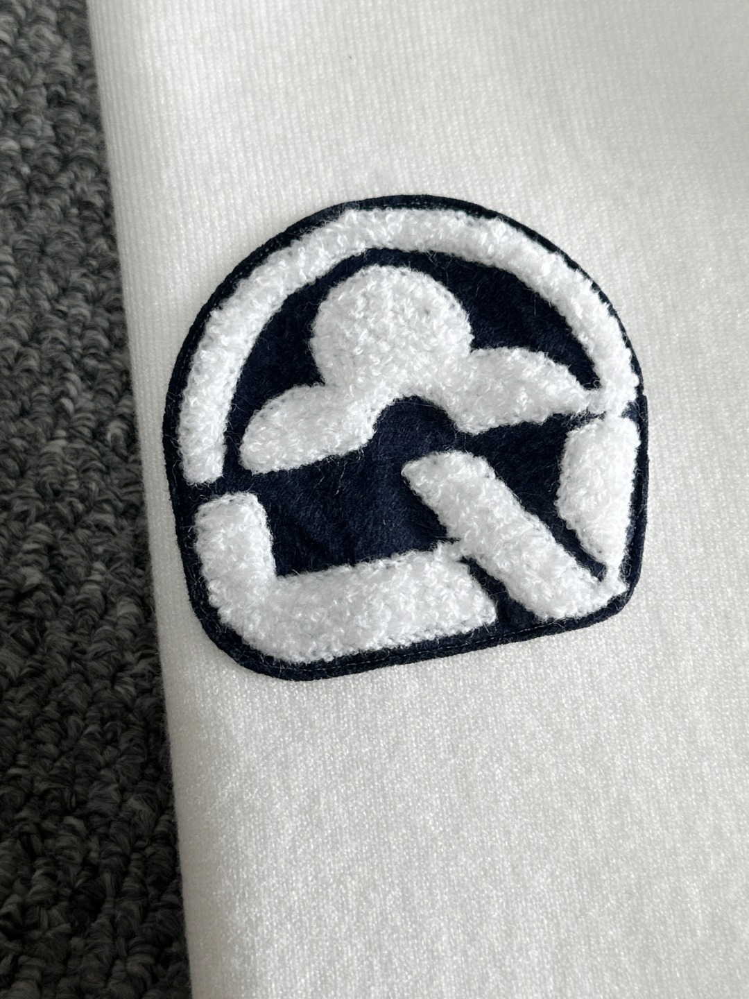lv高仿精品衣服羊毛混紡高領毛衣