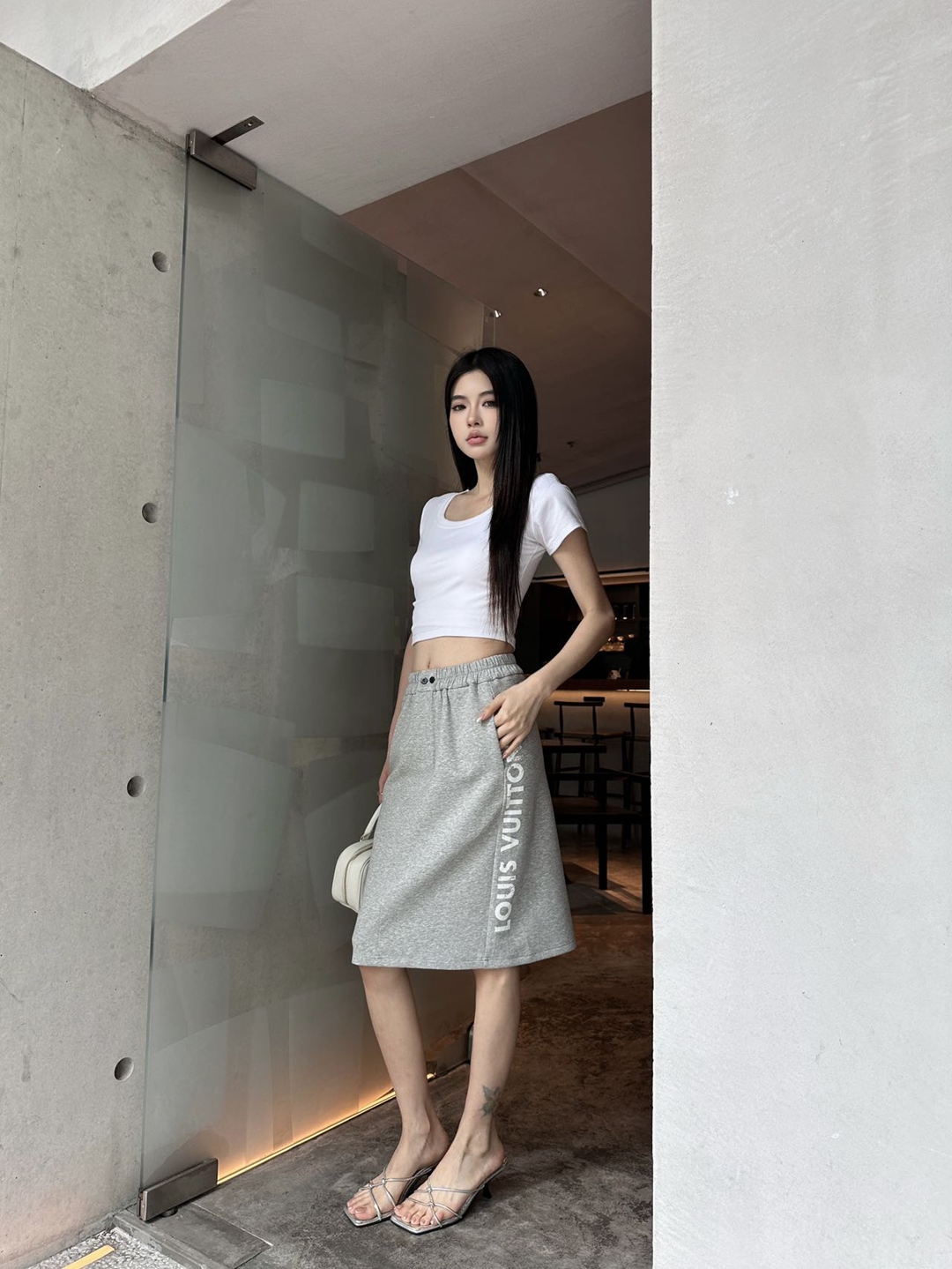 2024新品 專櫃同步LV長半裙 高仿服裝