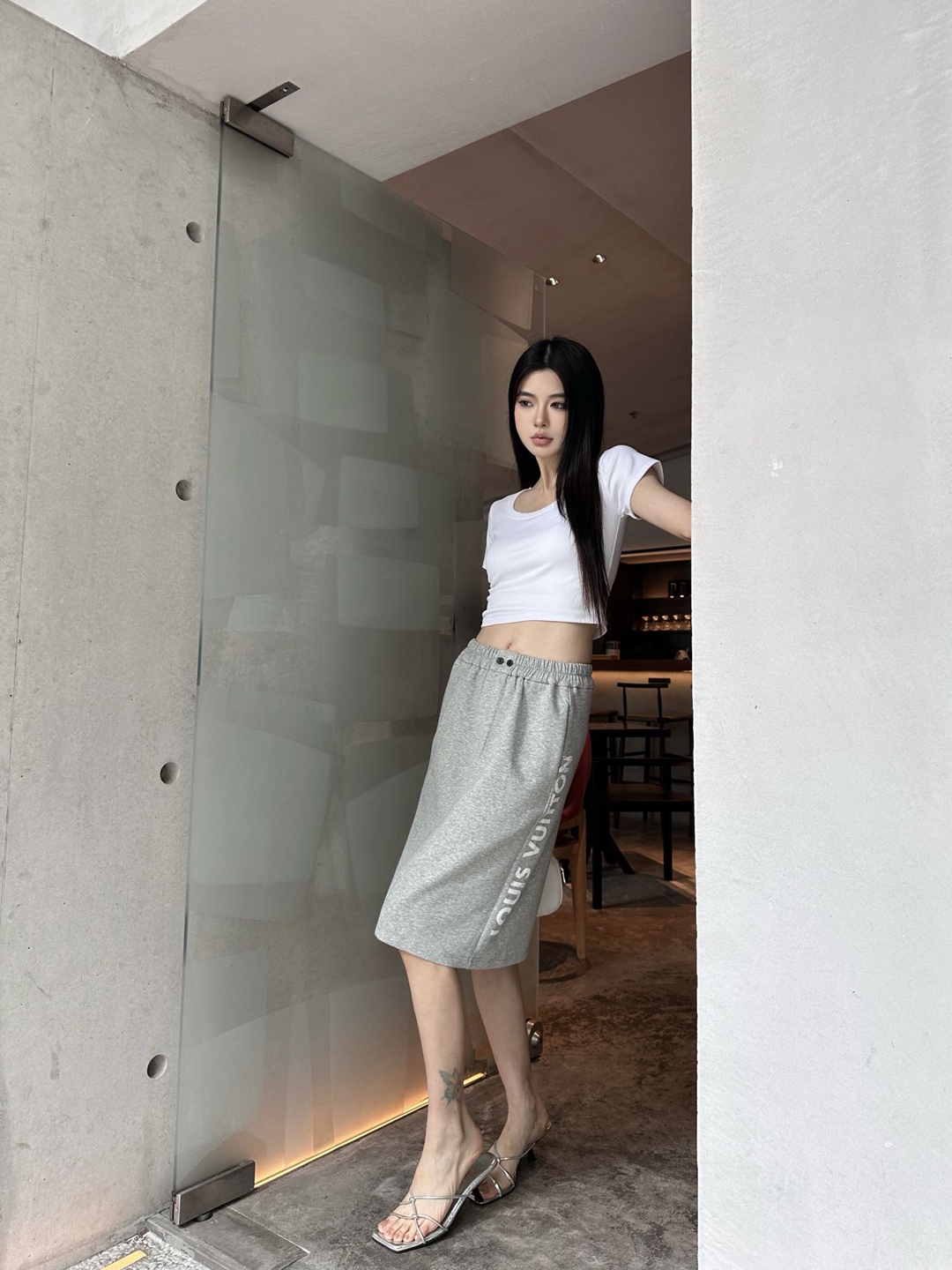 2024新品 專櫃同步LV長半裙 高仿服裝