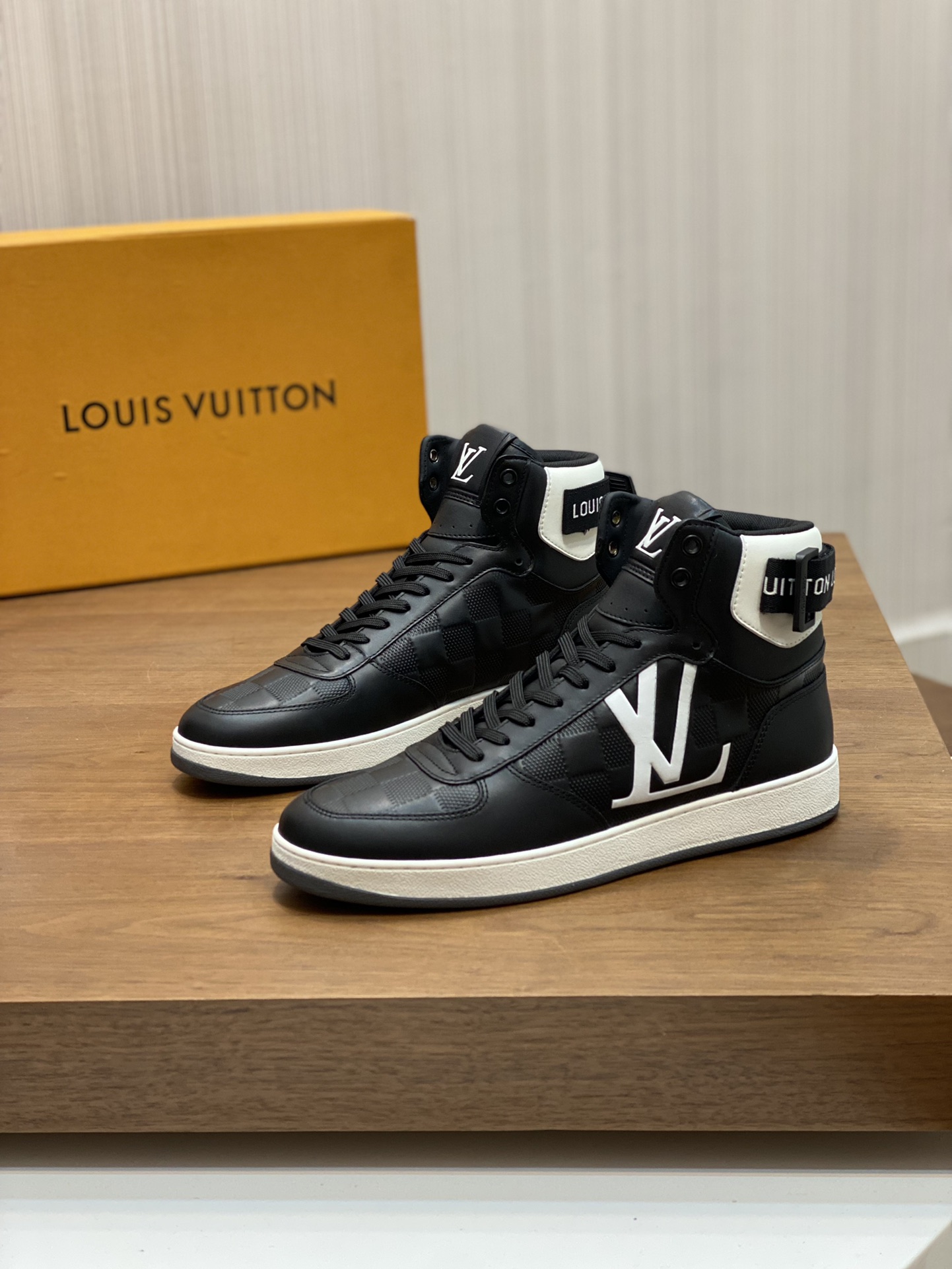 Louis Vuitton原單鞋牛皮製作 專櫃同步休閒鞋