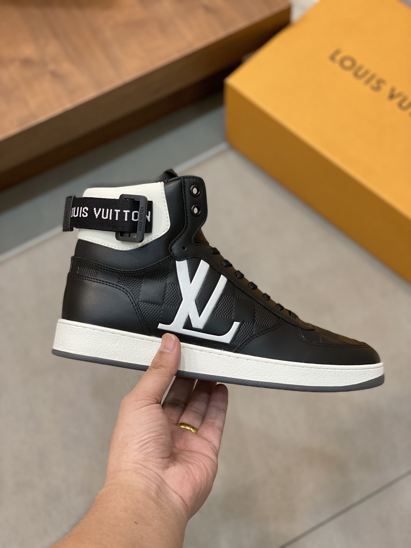 Louis Vuitton原單鞋牛皮製作 專櫃同步休閒鞋